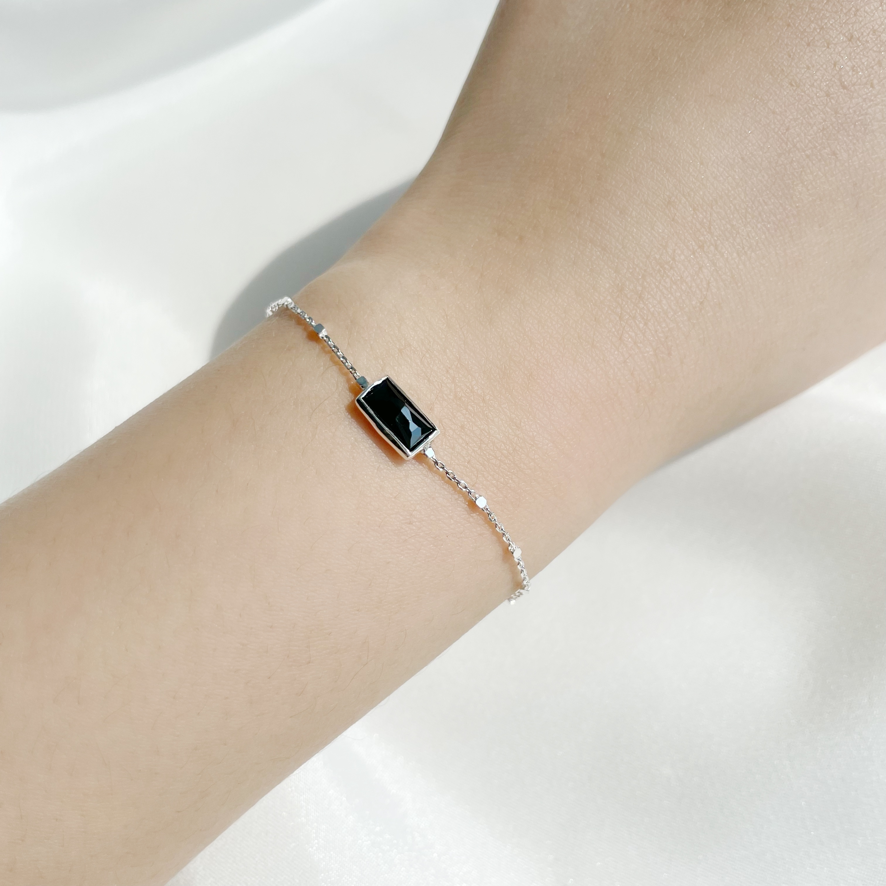 簡約個性長方黑尖晶方塊手鏈