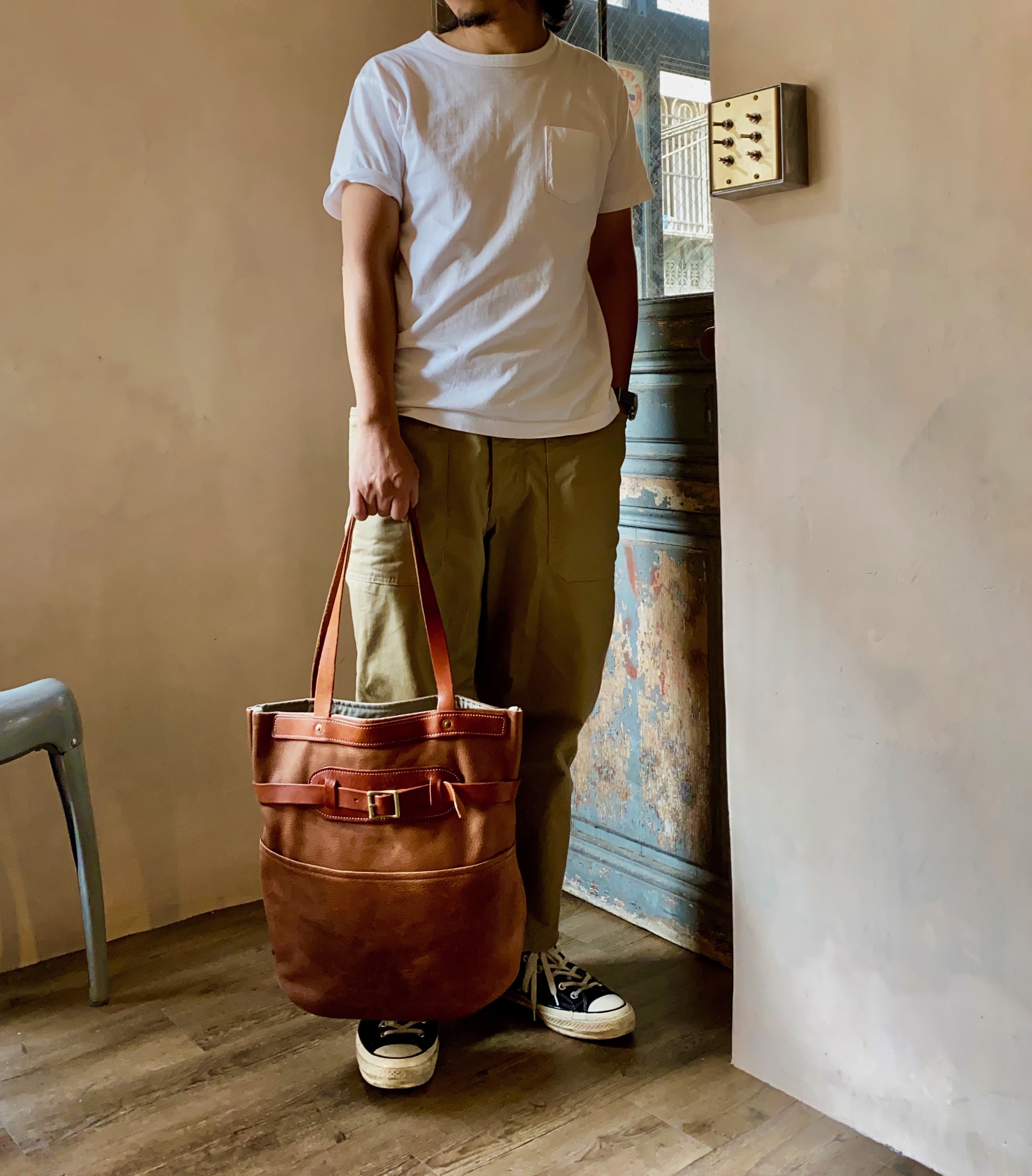 Whitesville 口袋素Tee白色款