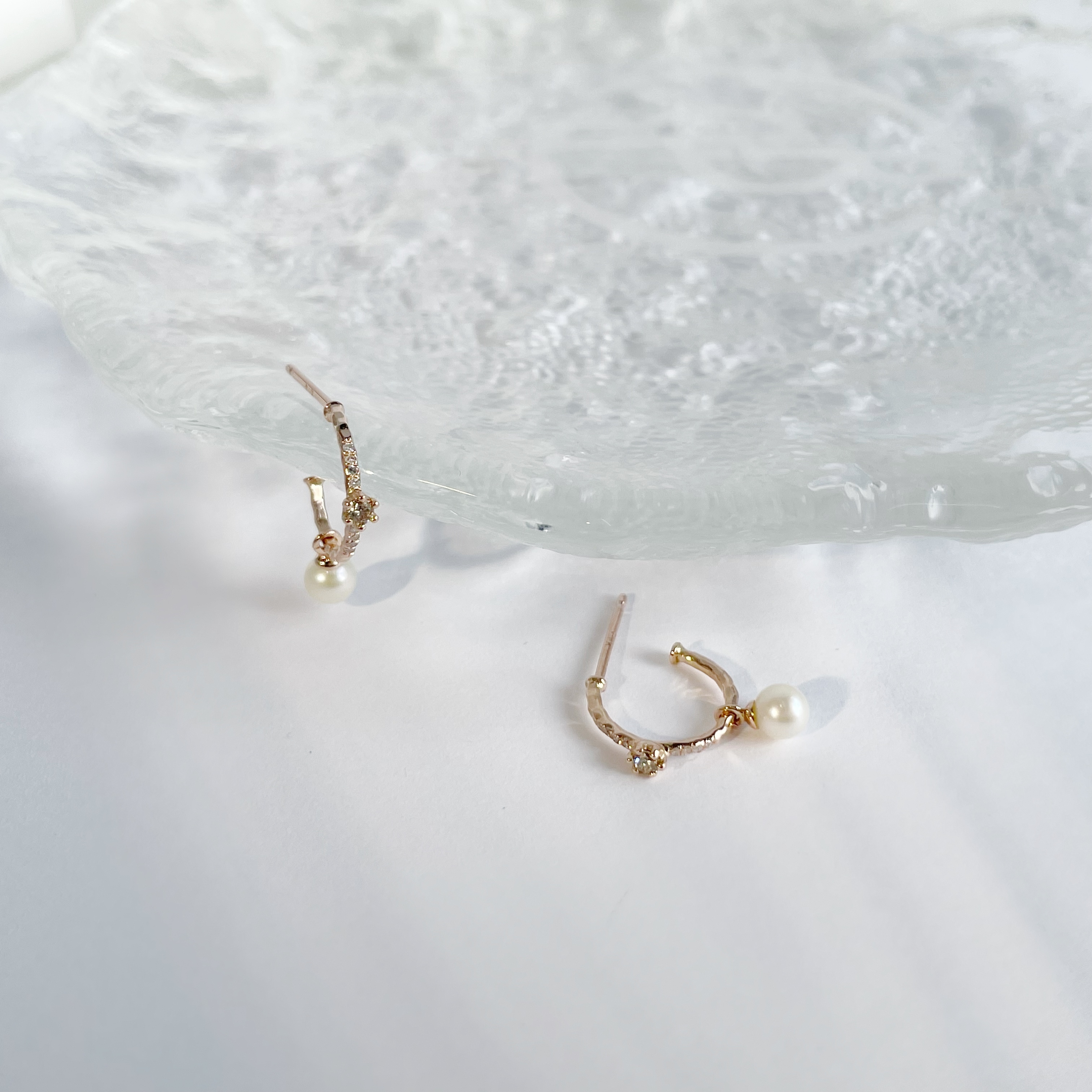 14K mini六爪亮棕鑽垂珍珠半圈式耳環