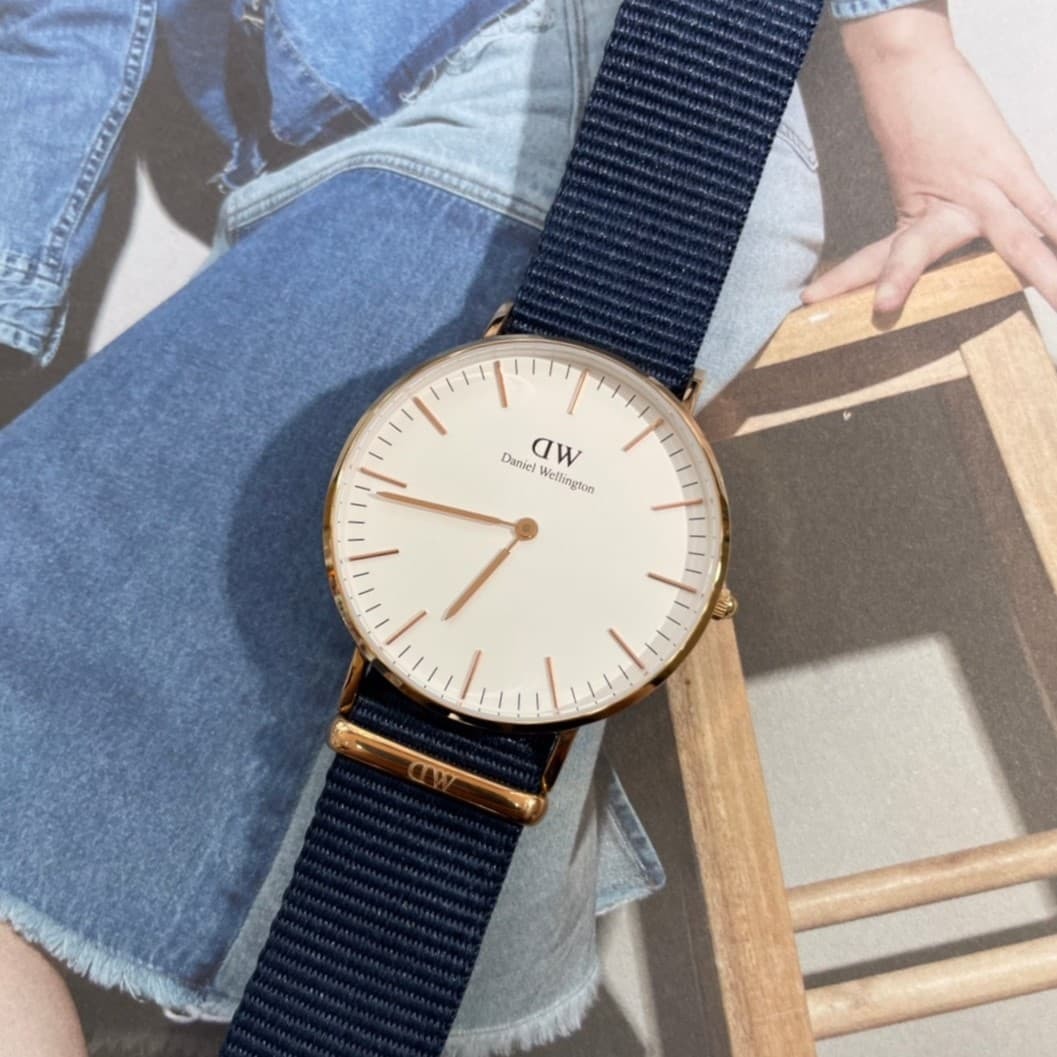 【DW Daniel Wellington】玫瑰金框帆布帶 DW00100277(黑面)/DW00100267(酒紅帶白面)/ DW00100275(藏青帶白面) 40mm 現代鐘錶