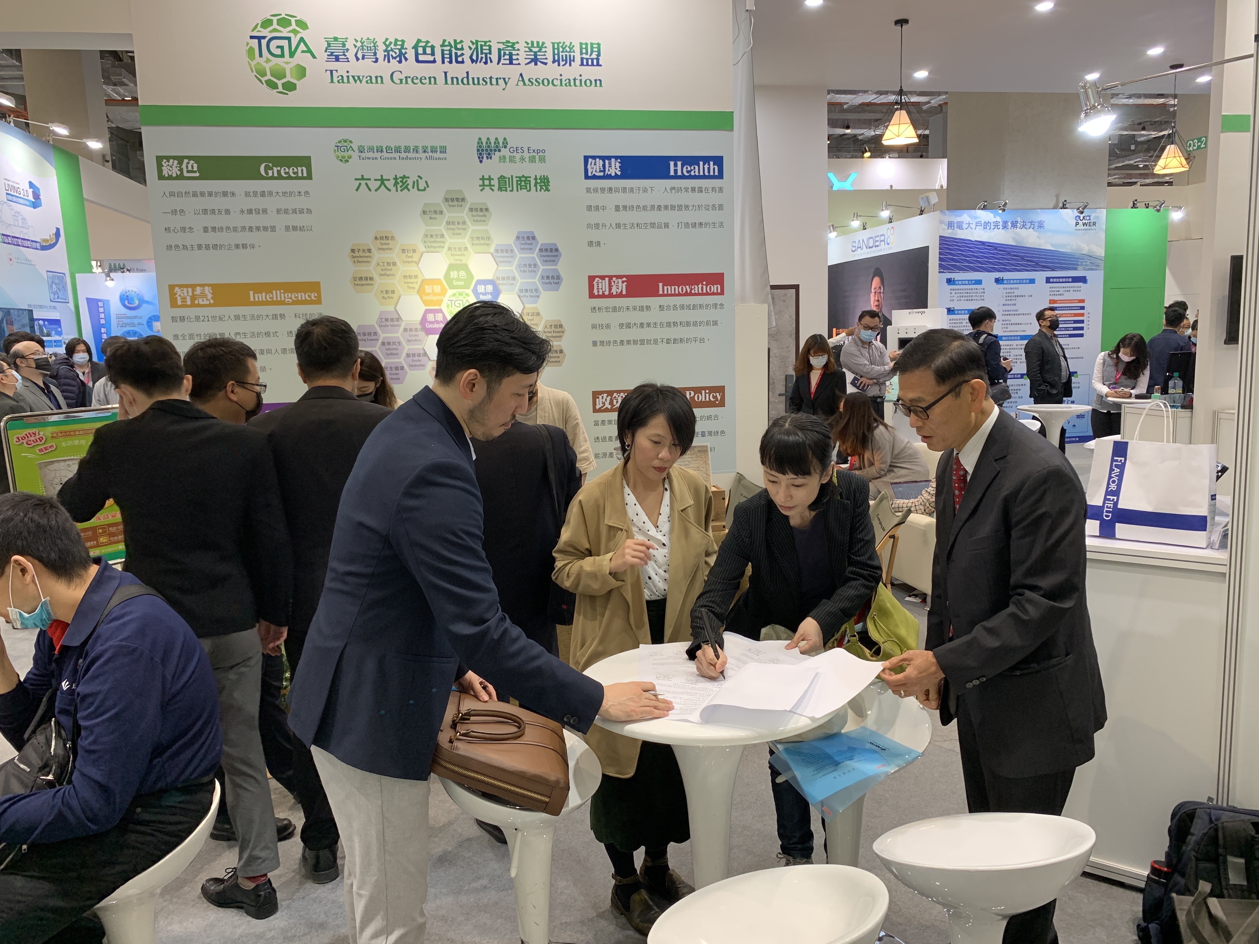 「永續珠寶平台」與「義達創新股份有限公司」和「優勝奈米科技有限公司」三方共同簽署合作備忘錄