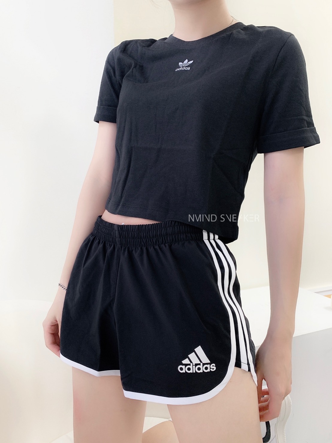 Adidas 中間小小三葉草上衣黑(GN2802)/白(GN2803)