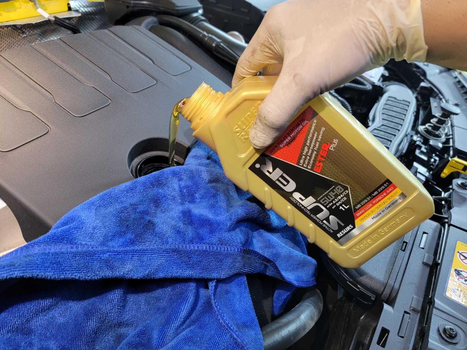 mercedes-benz b180 w247 換油 偈油 yellow 黃色 浚車汽車音響精品電池 juns car and audio