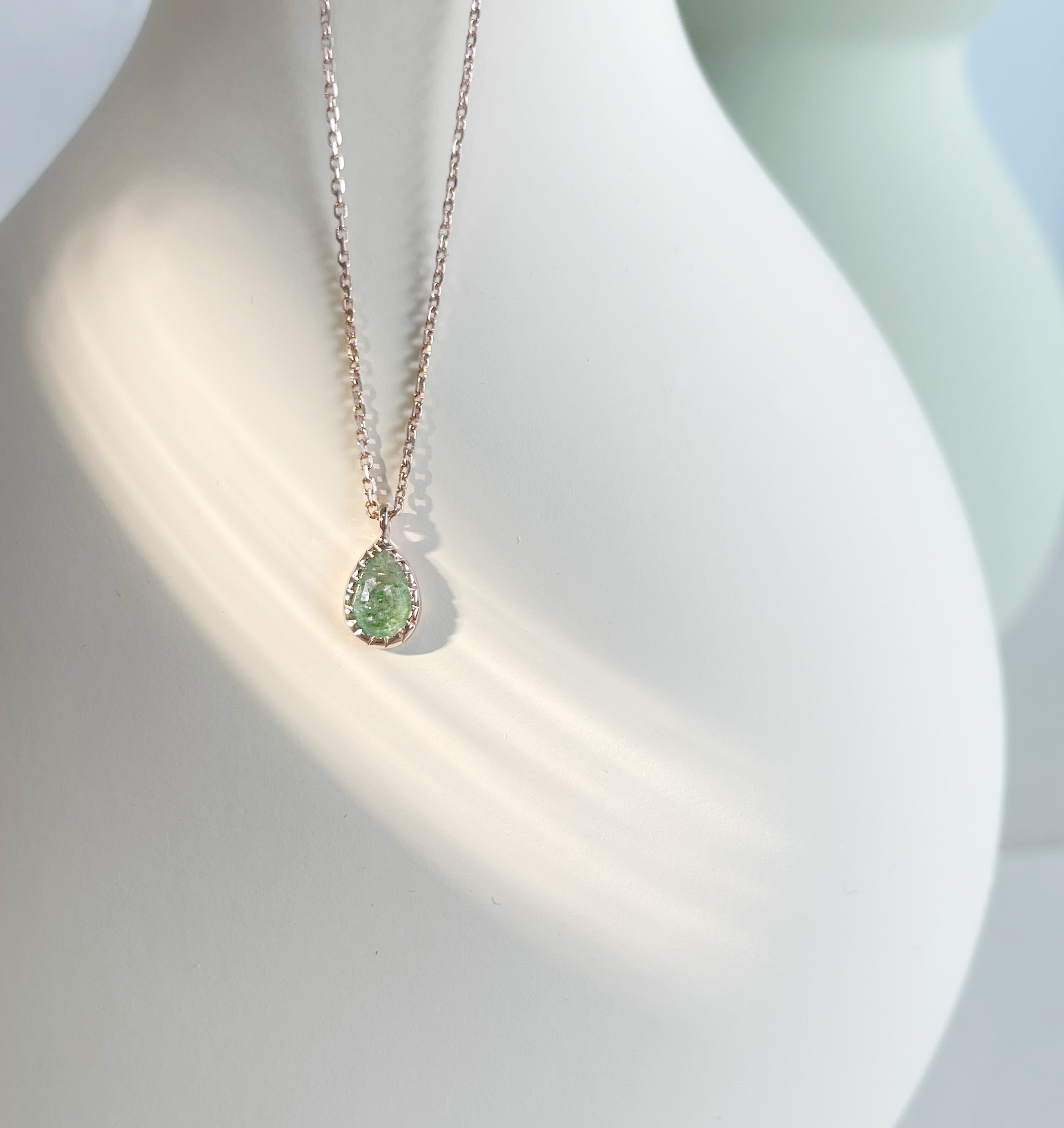 蛋糕水滴綠水晶鎖骨鍊