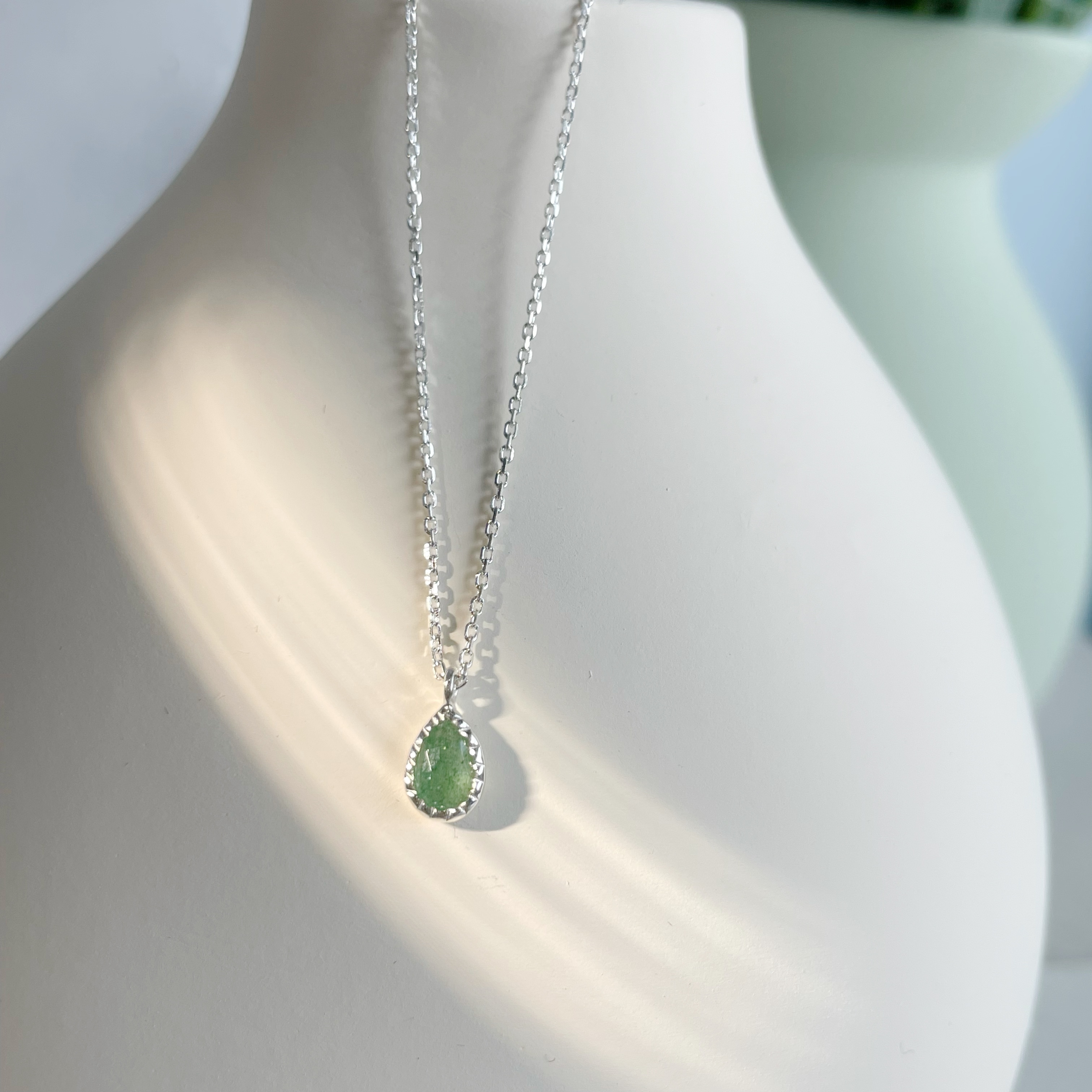 蛋糕水滴綠水晶鎖骨鍊