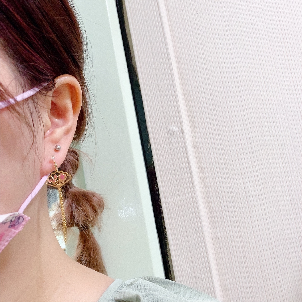 [日本制] 櫻花扇形樹脂針耳環