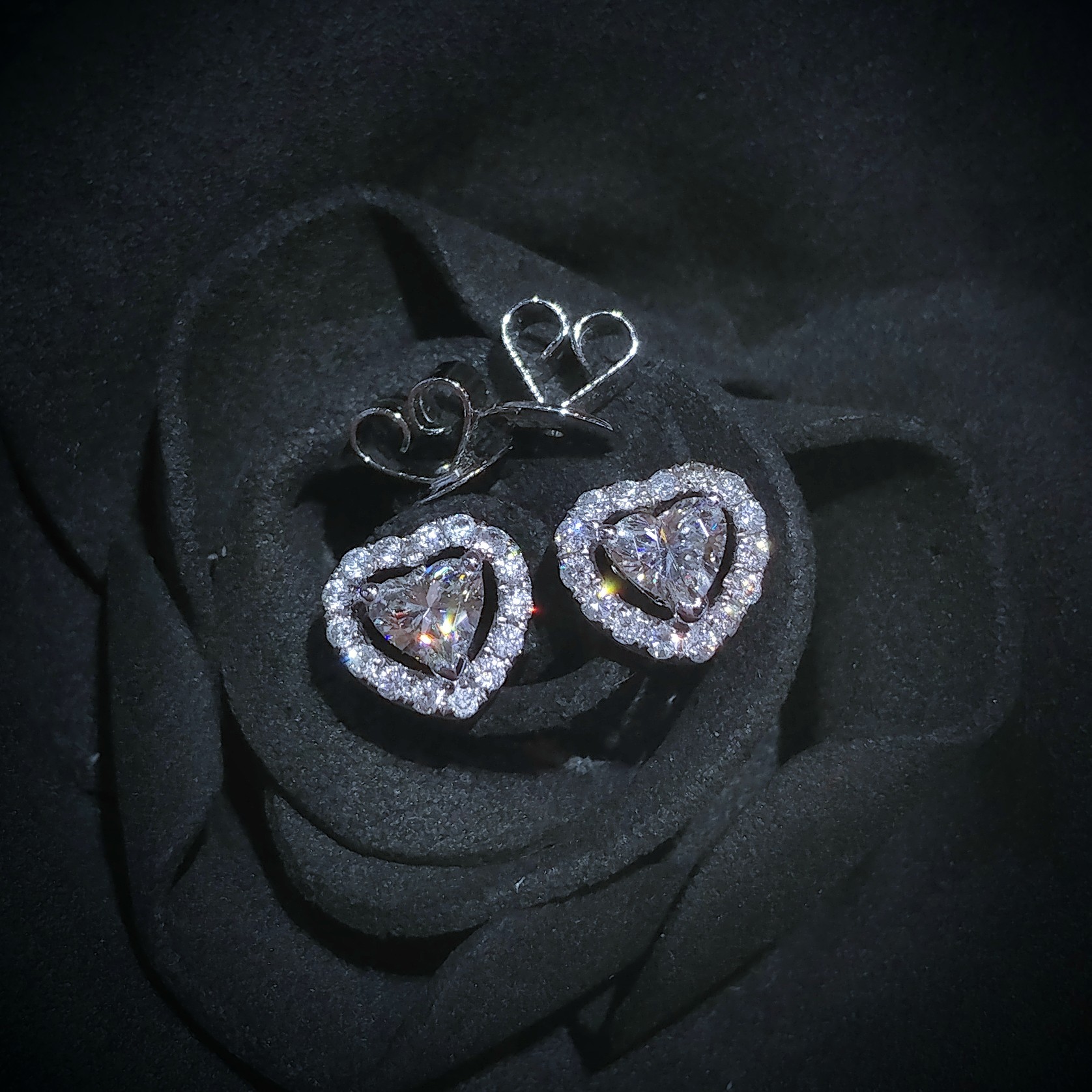 18K White Gold 0.91ct Pear Shaped Diamond Earrings