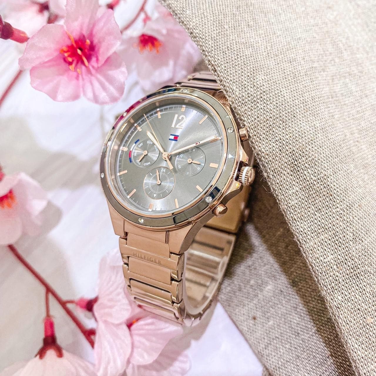 【Tommy Hilfiger】女仕三眼晶鑽腕錶 1782277 (玫瑰金帶)  36mm 現代鐘錶