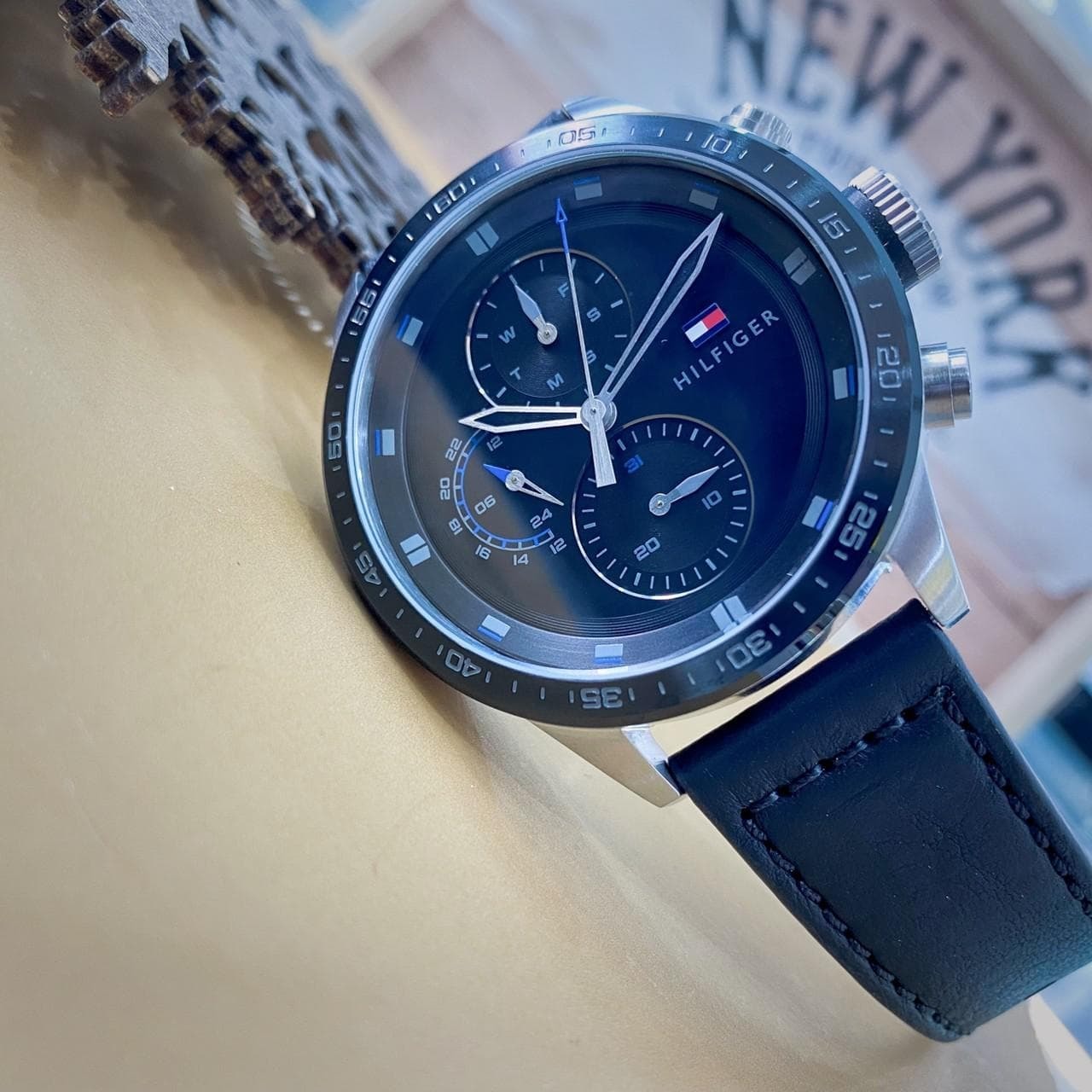 【Tommy Hilfiger】紐約三眼皮革腕表 1791810 46mm 現代鐘錶