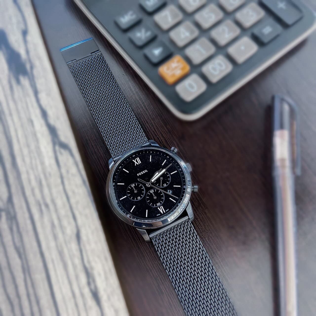 【Fossil】黑色時尚風三眼計時米蘭帶錶帶手錶 FS5707  43mm  現代鐘錶