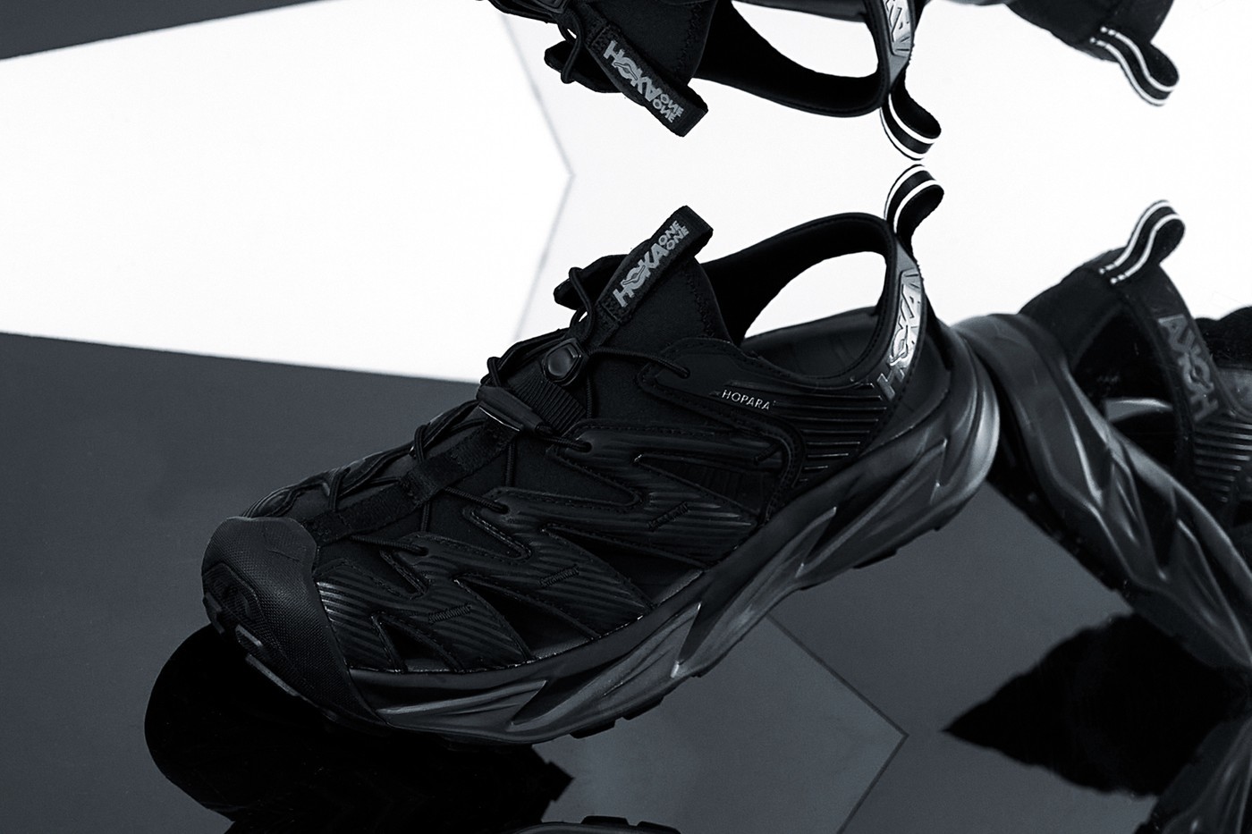 hoka one one triple black