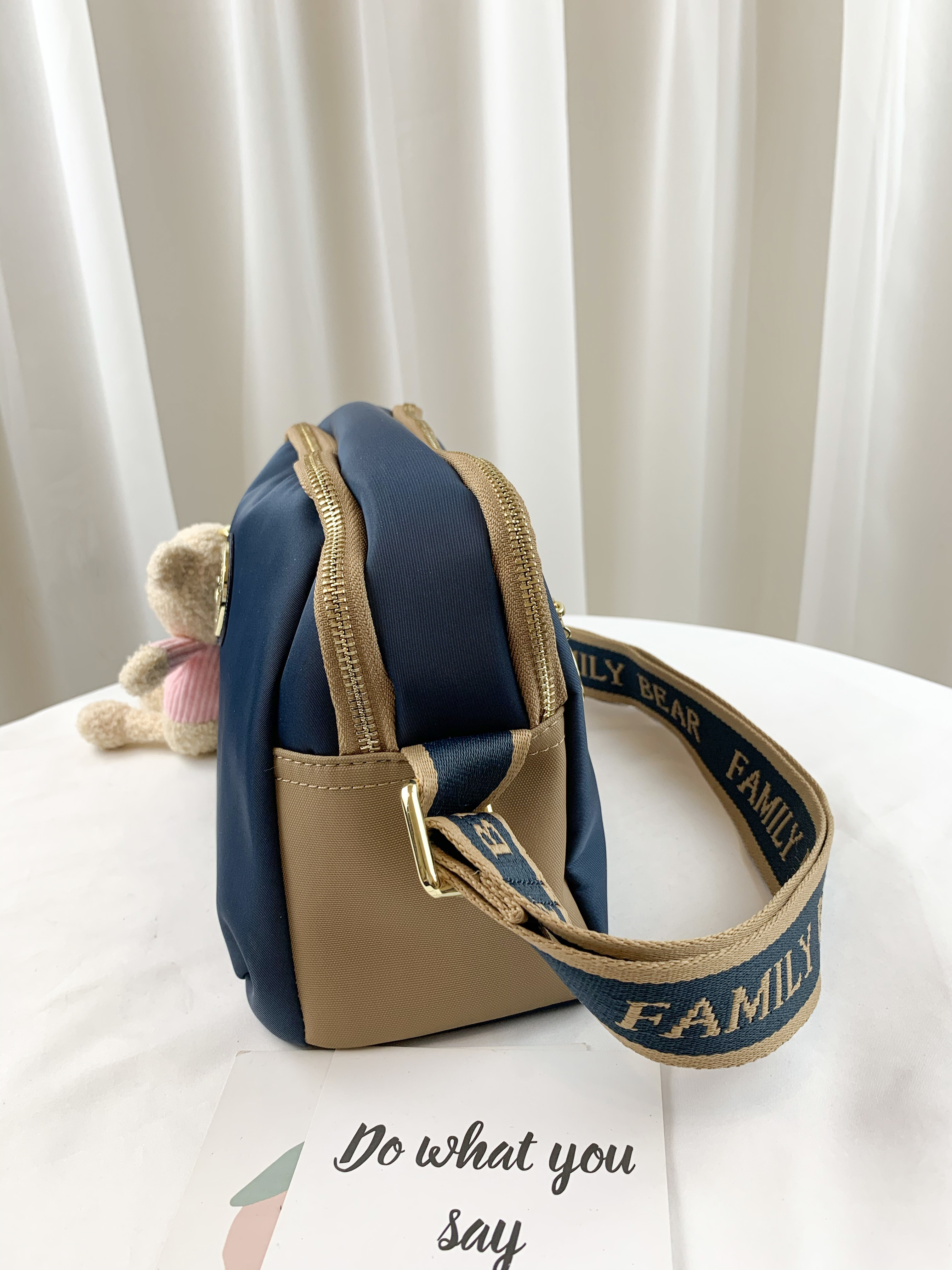 FamilyBear 卡其拼接土耳其藍 防潑水側背包 #2761