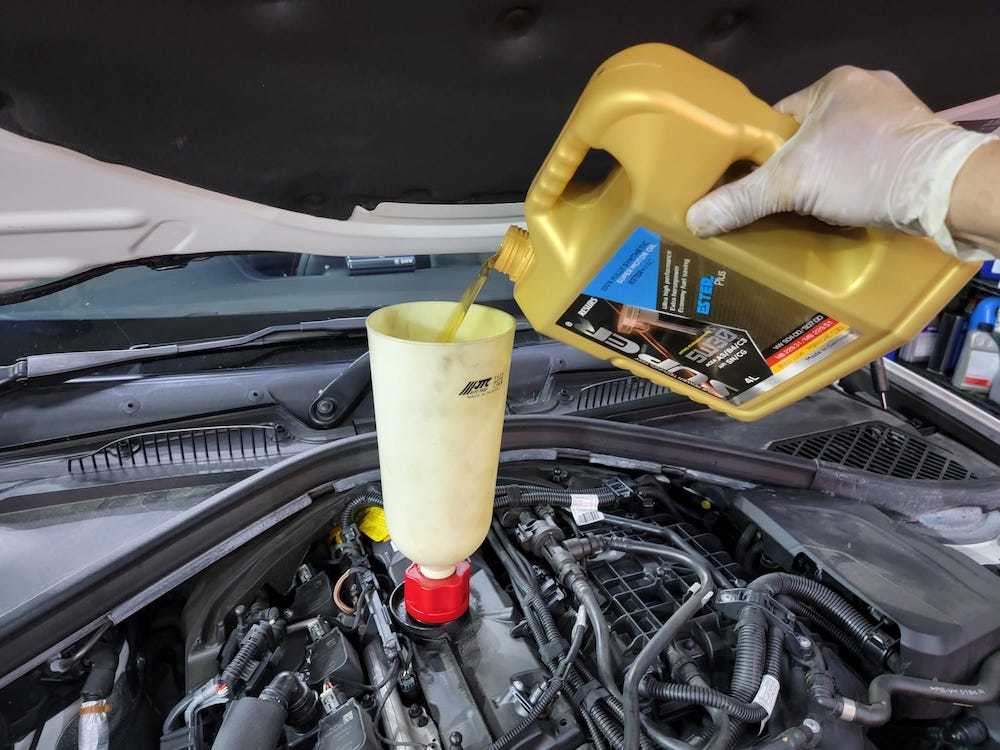 白色 bmw 120i m sport package fo tan super ester plus 5w30 motor oil 火炭 super nano service package 換油套餐