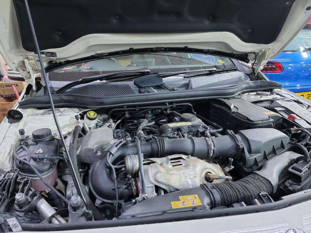 mercedes-benz a250 w176 換油 偈油 white 白色 浚車汽車 juns car and audio super nano engine bay 引擎