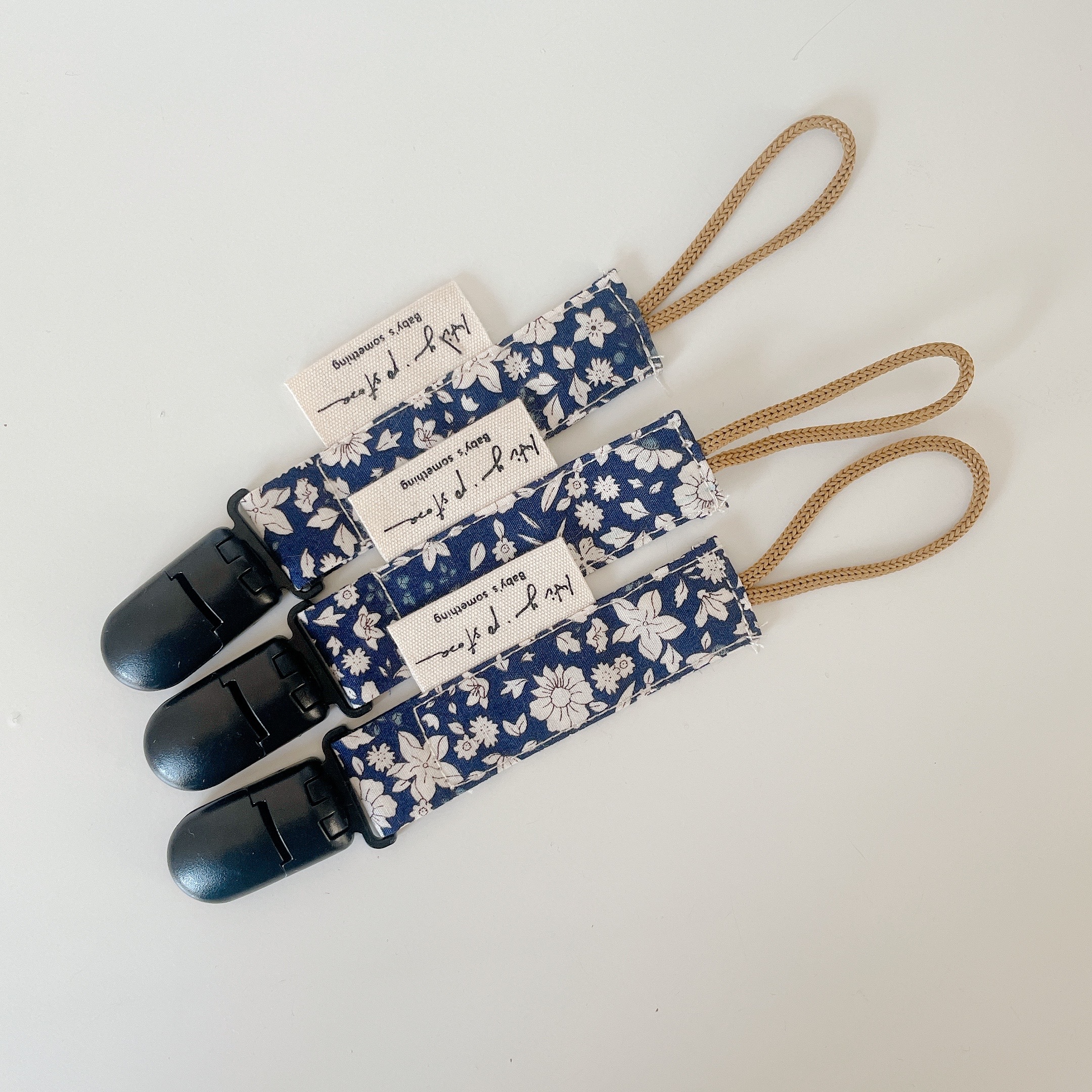 Hi Y.P store-短版鱷魚夾-復古藍花