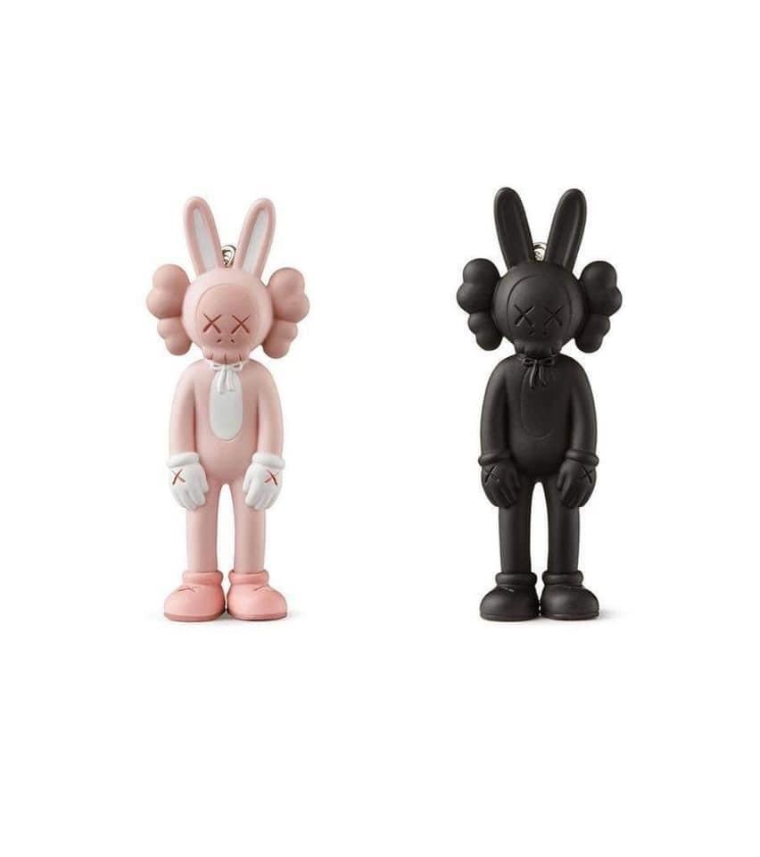 KAWS TOKYO FIRST ACCOMPLICE KEYCHAIN (2021) 鑰匙圈 黑/粉