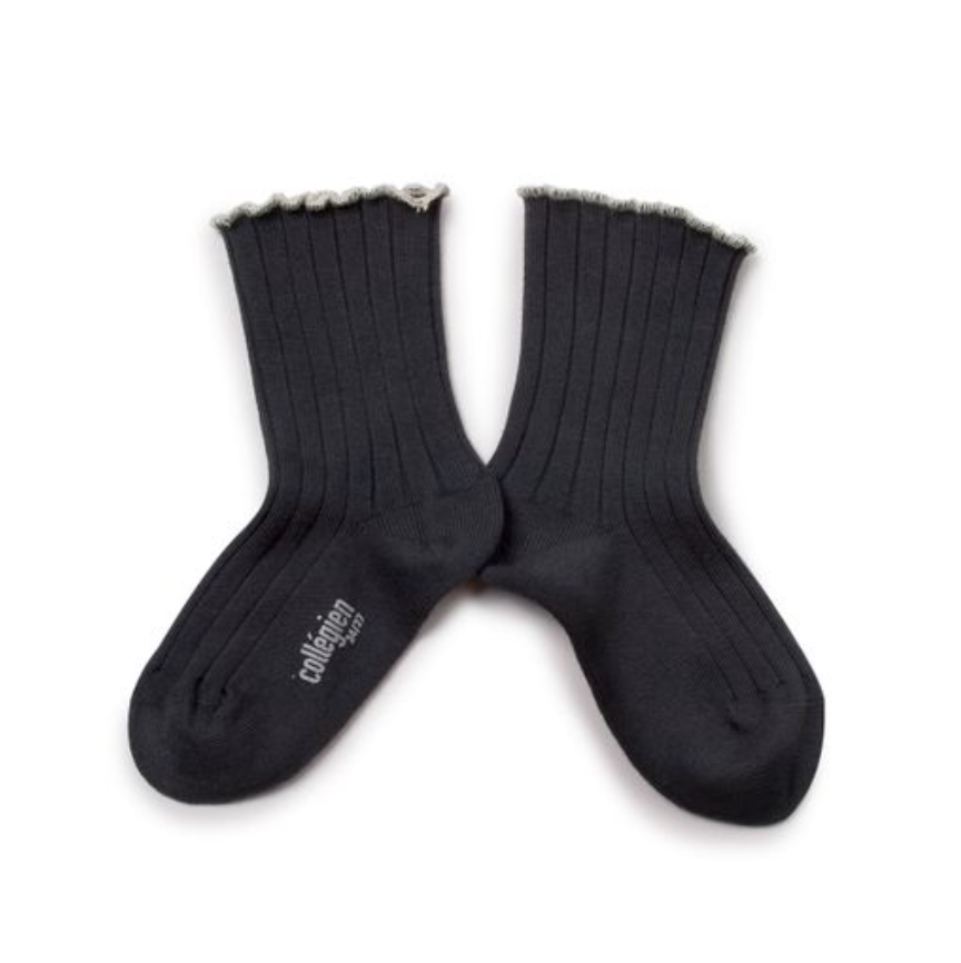COLLÉGIEN - Delphine Lettuce Trim Ribbed Socks（Pierre de Volvic）