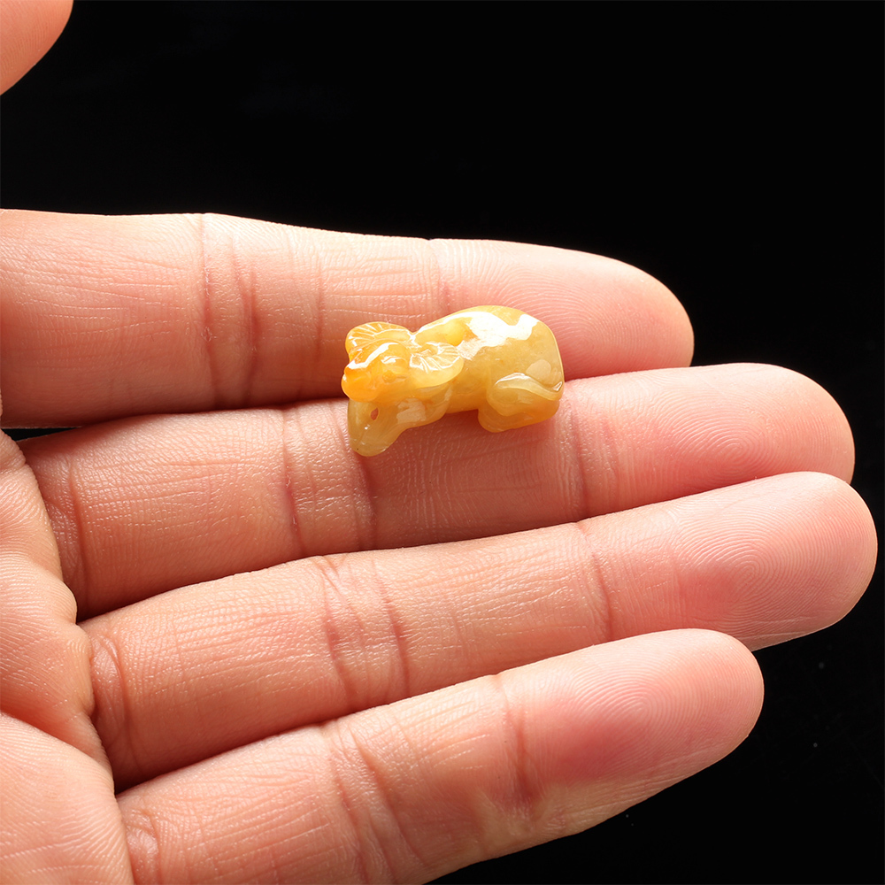 【雅紅珠寶】天然黃翡翠項鍊-十二生肖-牛-金牛獻財-A0042