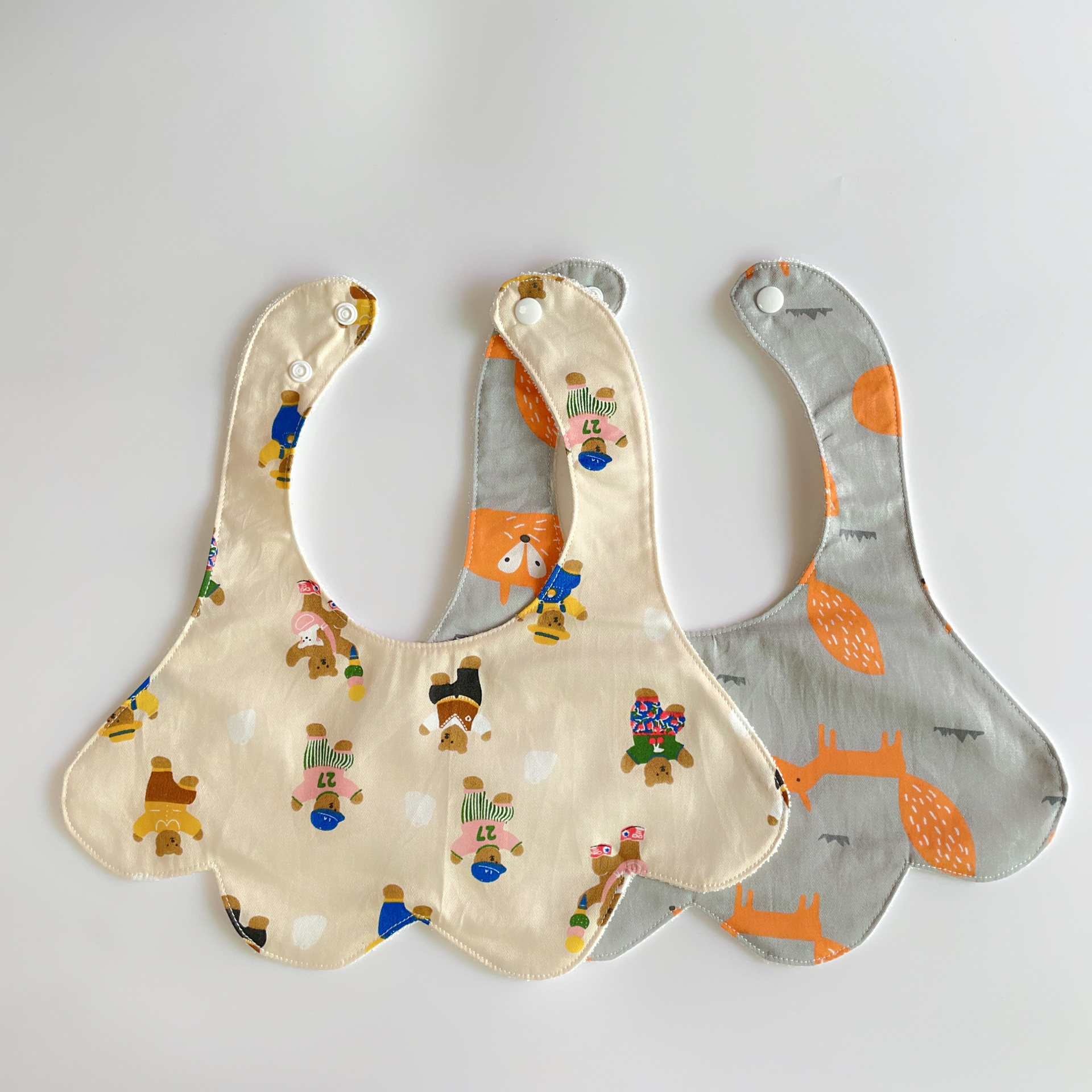 可愛防水卡通圖案圍兜