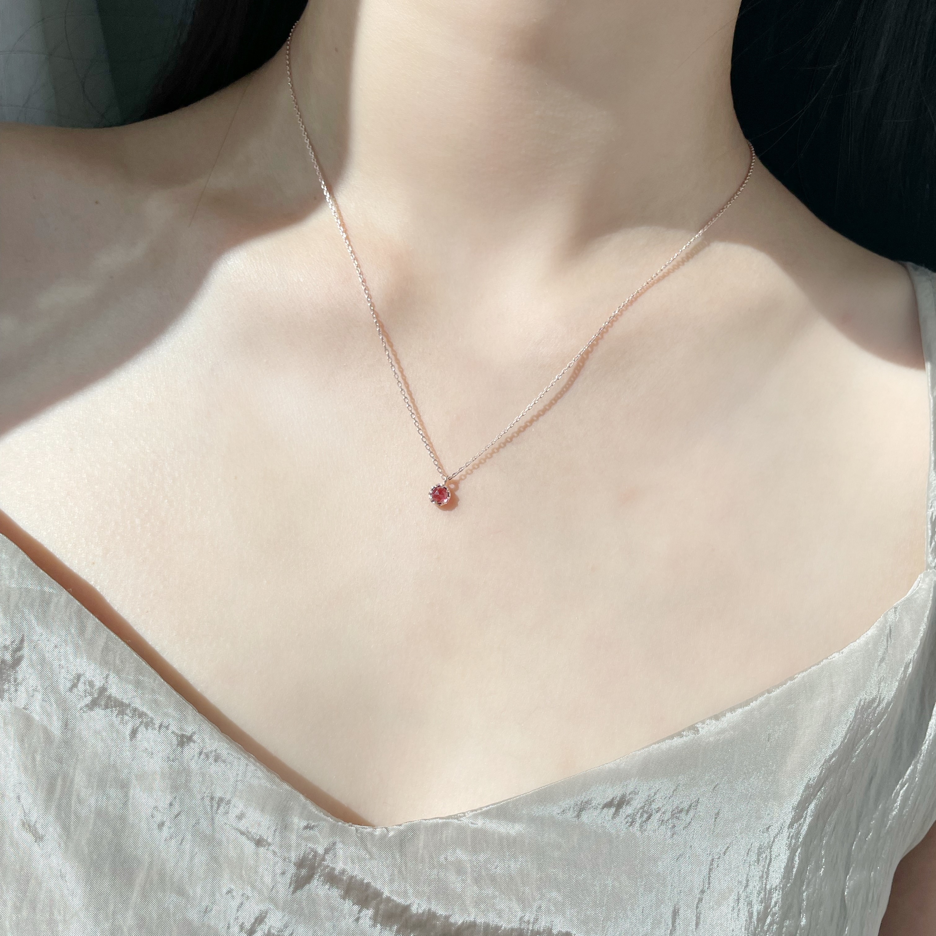 Castle Rosecut玫瑰石榴項鍊