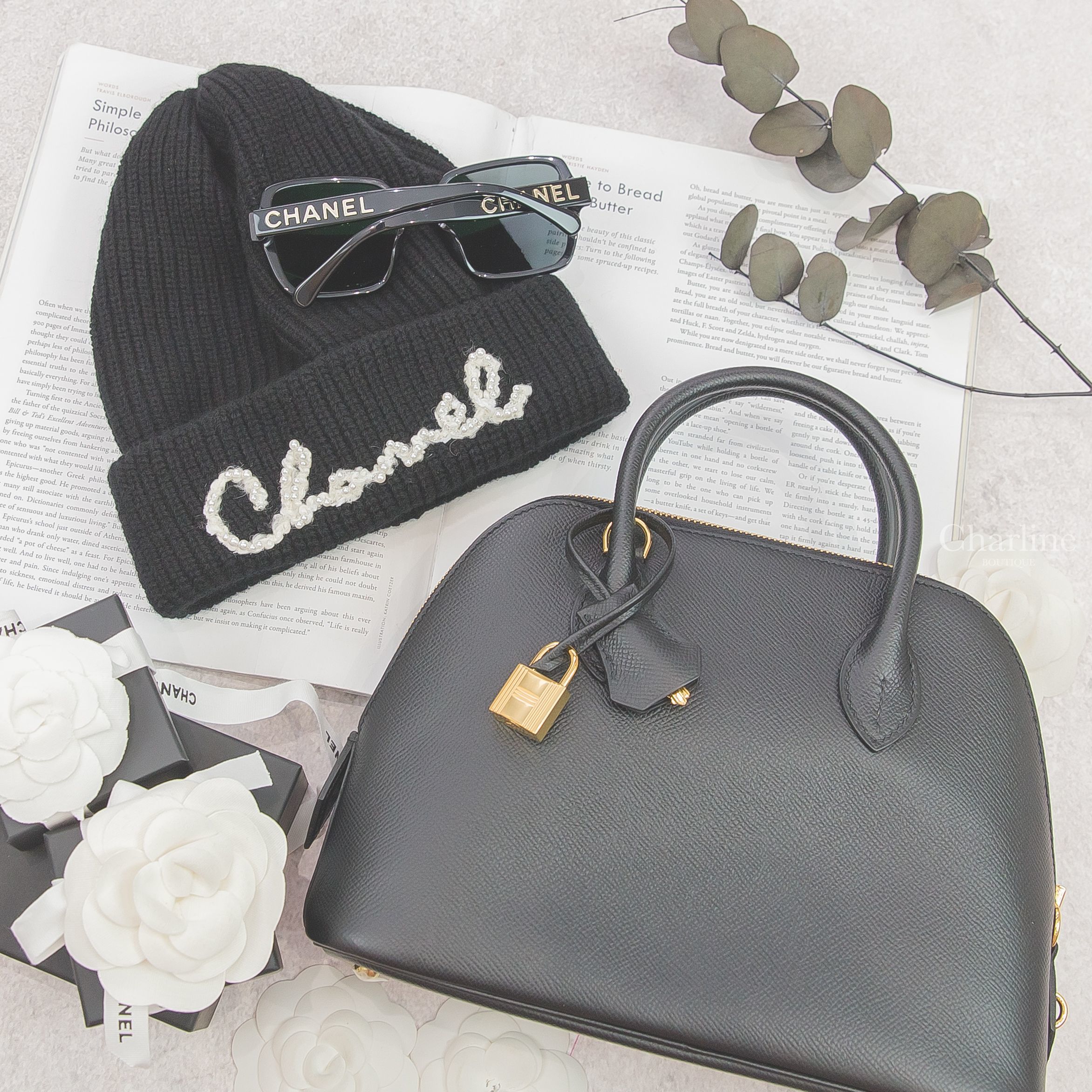 Chanel Sunglasses 黑色方框灰色鏡片側邊金色Logo太陽眼鏡,Chanel Beanie 黑底珍珠Chanel喀什米爾毛帽,Hermès Bolide 25cm 89 Epsom 黑色金釦-Charline Boutique 精品代購
