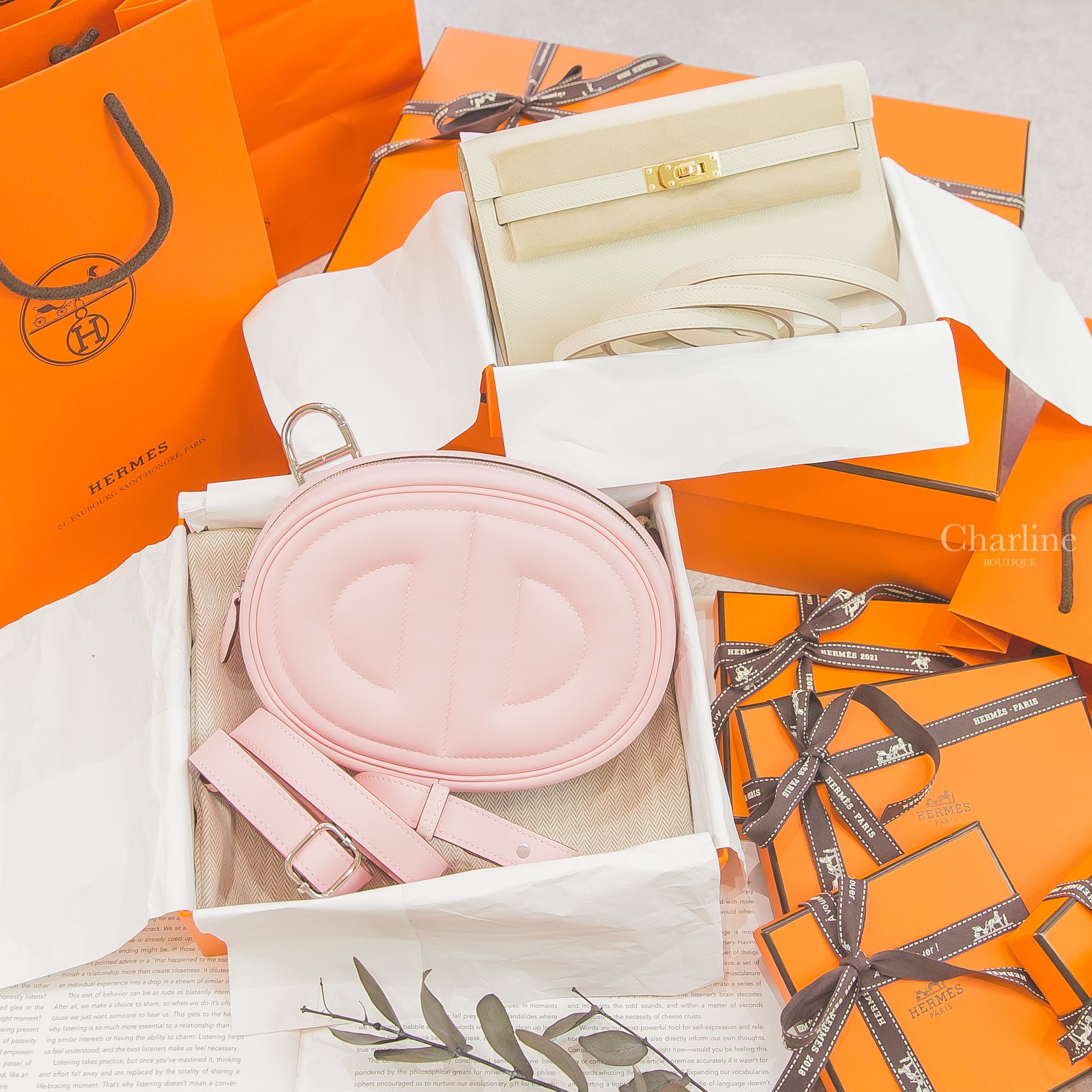 Hermès Kelly Classique To Go 10 Craie Epsom 奶昔白金釦凱莉肩背包,Hermès In The Loop 3Q Rose Sakura Swift 櫻花粉銀釦-Charline Boutique 精品代購