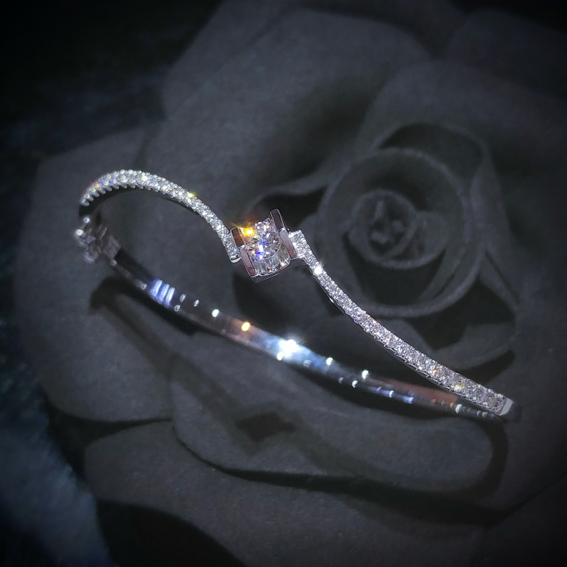 全新18K白金【單粒21份鑽石】 配小鑽共62份鑽石手鈪