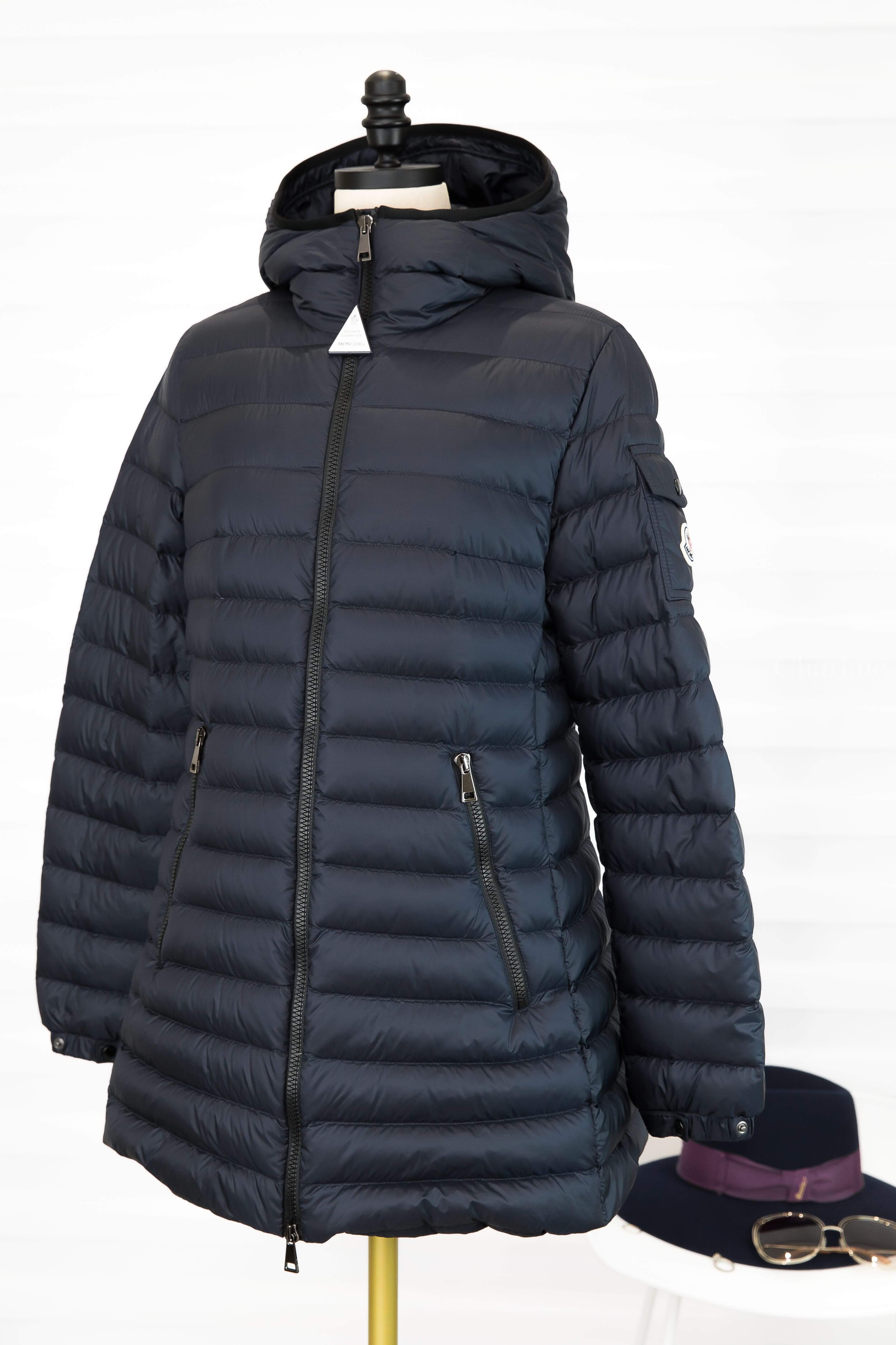 Moncler Ments 夜藍色拉鍊中長版連帽輕羽絨外套-Charline Boutique 精品代購