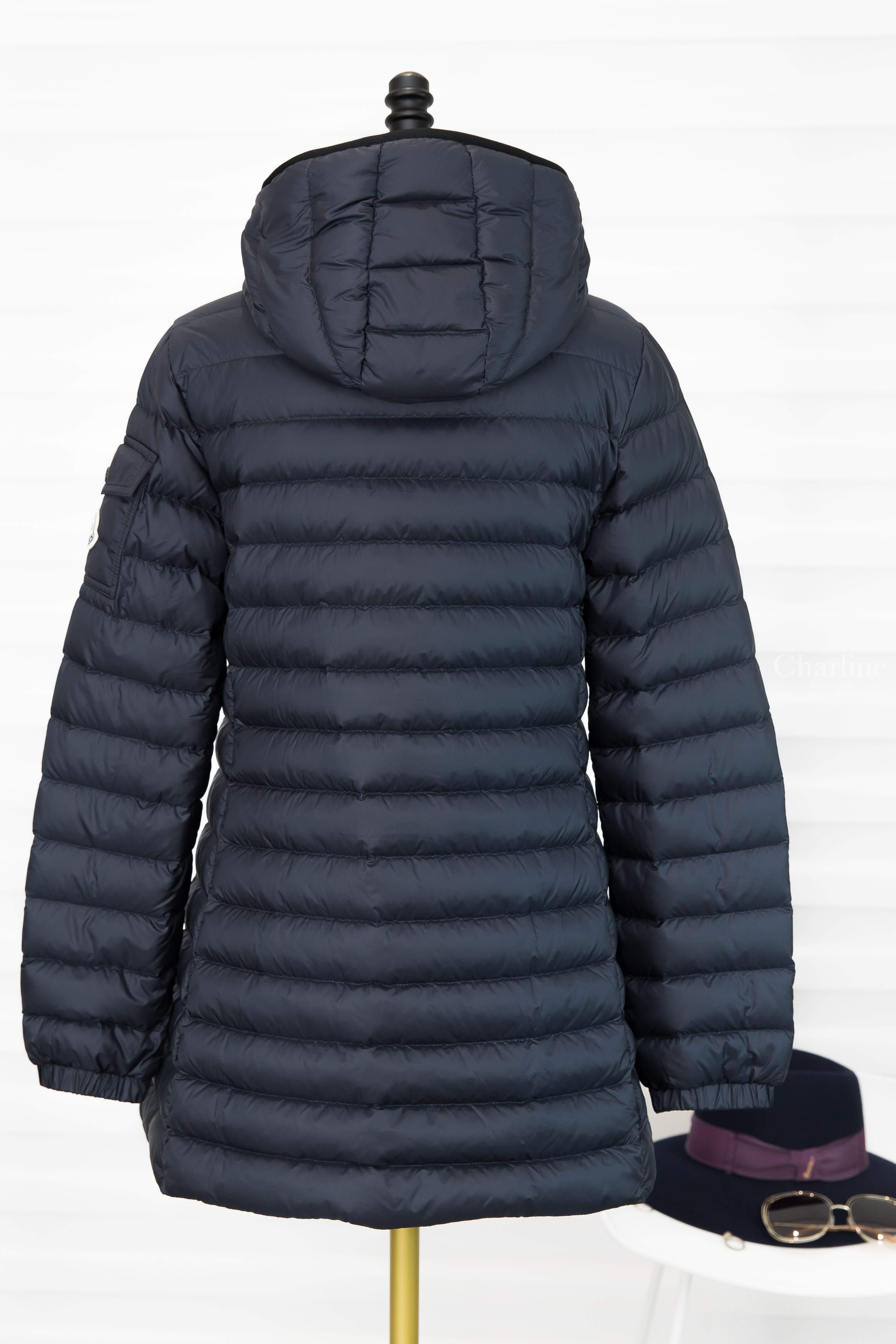 Moncler Ments 夜藍色拉鍊中長版連帽輕羽絨外套-Charline Boutique 精品代購