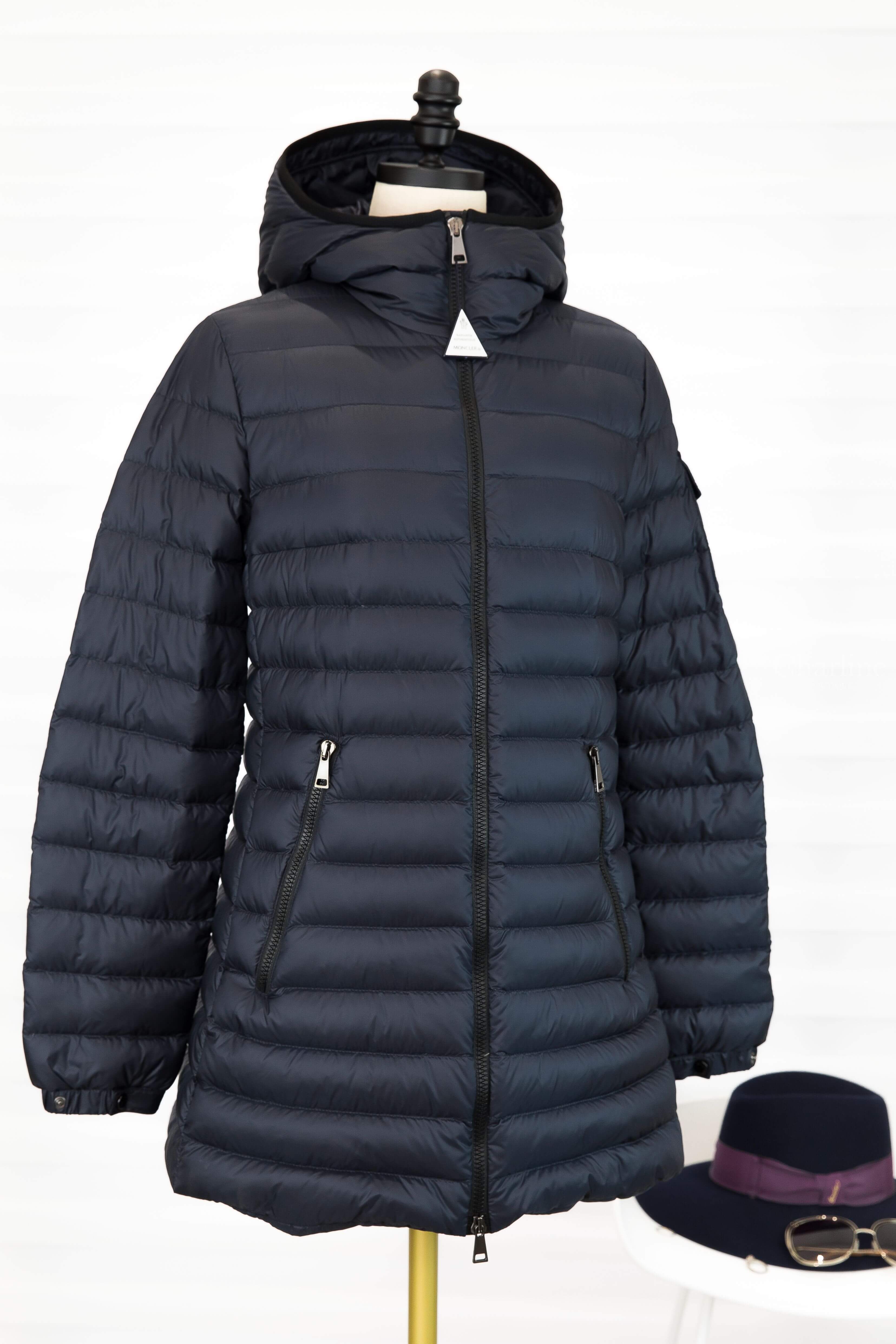 Moncler Ments 夜藍色拉鍊中長版連帽輕羽絨外套-Charline Boutique 精品代購