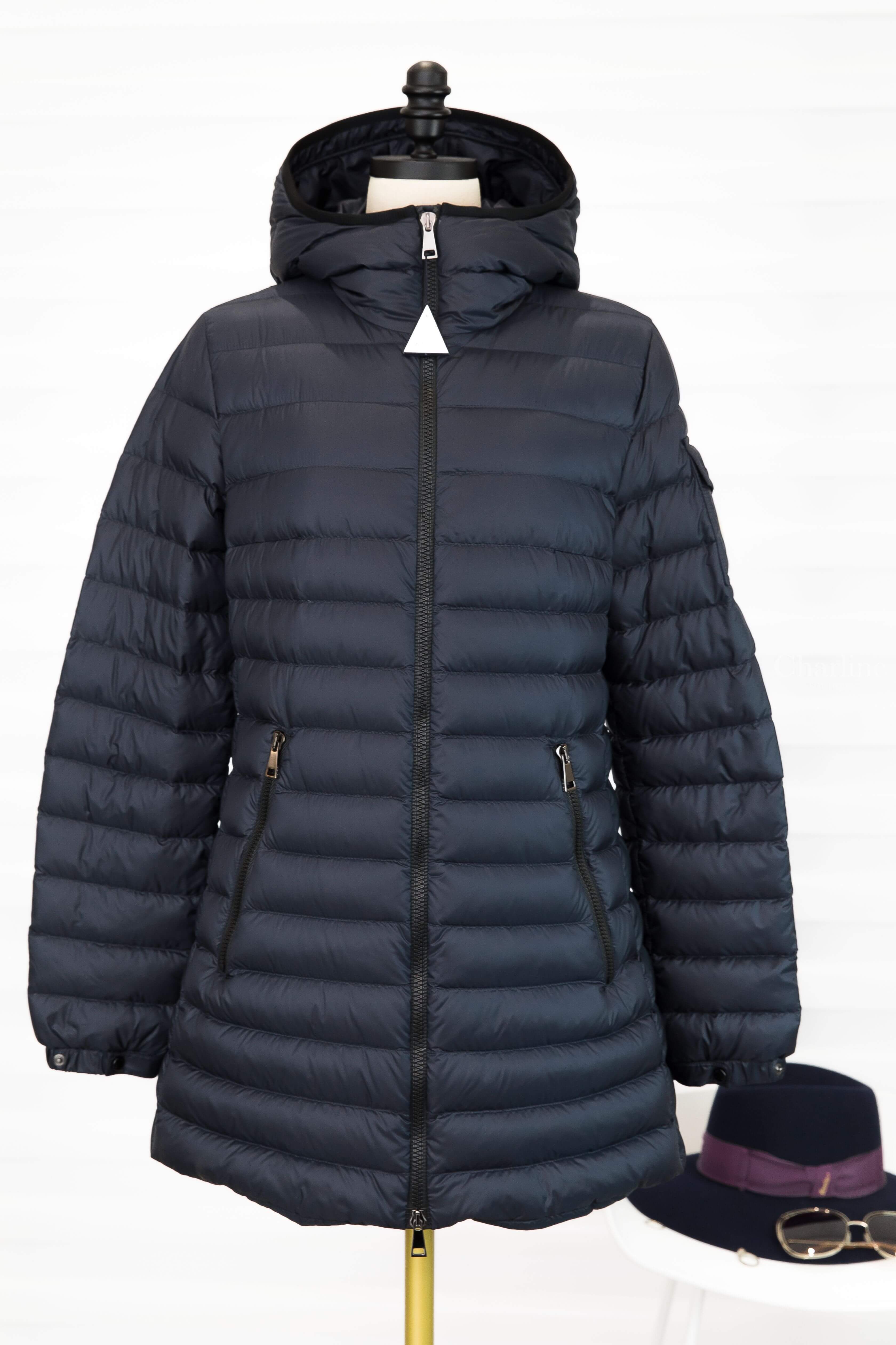 Moncler Ments 夜藍色拉鍊中長版連帽輕羽絨外套-Charline Boutique 精品代購