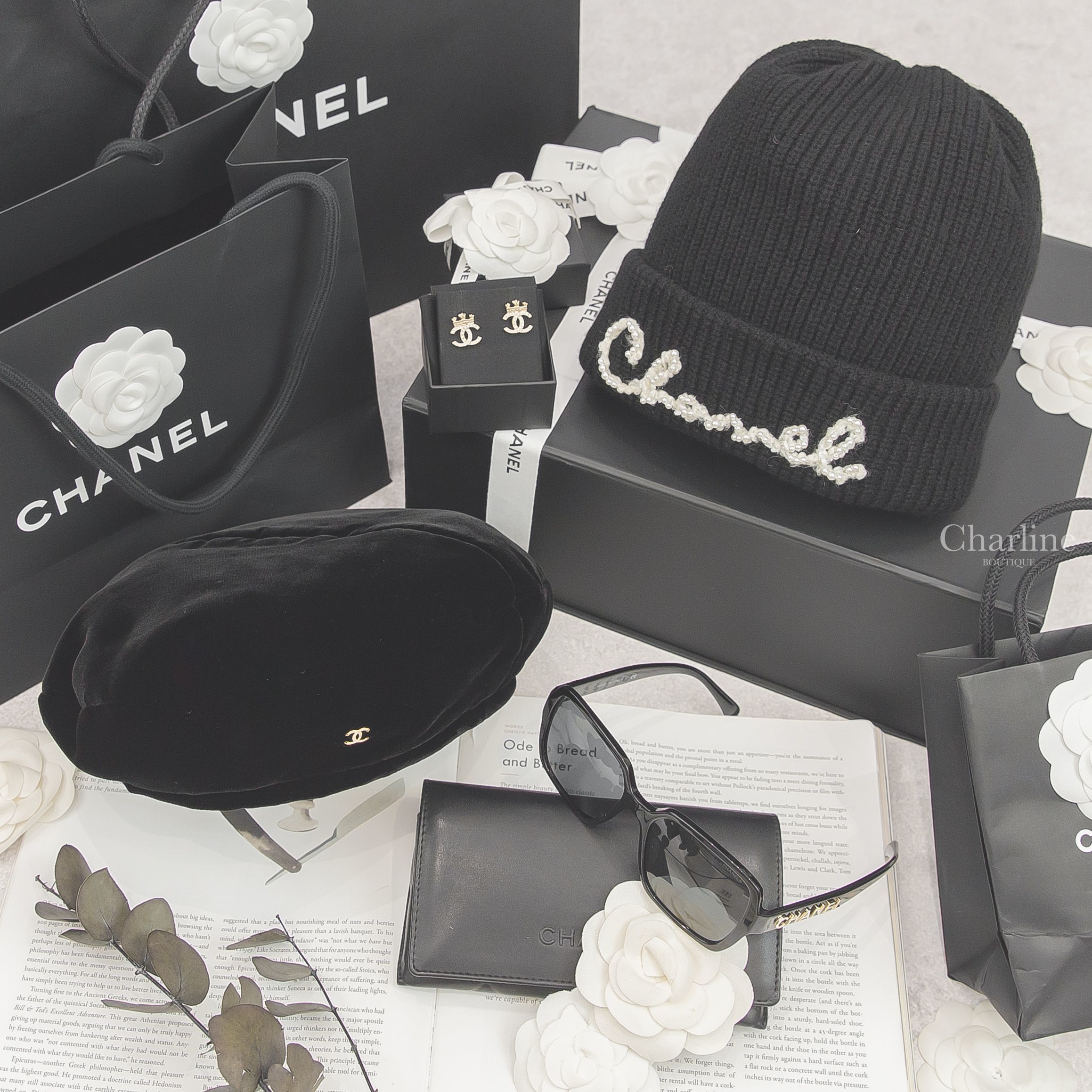 Chanel Beanie 黑底白色草寫珍珠Chanel喀什米爾針織毛帽,Chanel Sunglasses 黑色方框灰色鏡片側邊金色Logo太陽眼鏡,Chanel Earrings 金色皇冠水鑽CC耳環-Charline Boutique 精品代購