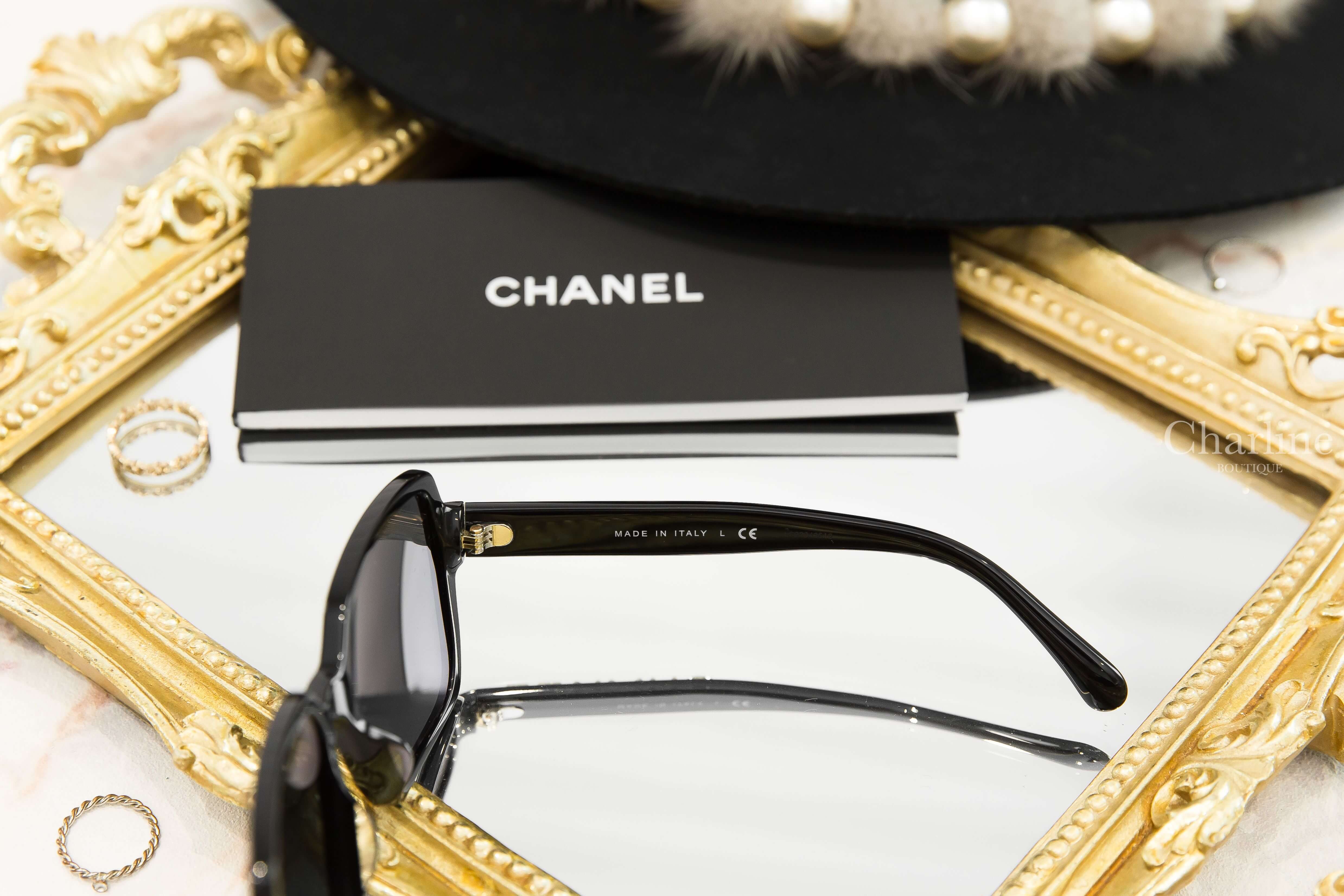 Chanel Square Sunglasses 黑色方框灰色鏡片側邊金色 Logo 太陽眼鏡-Charline Boutique 精品代購