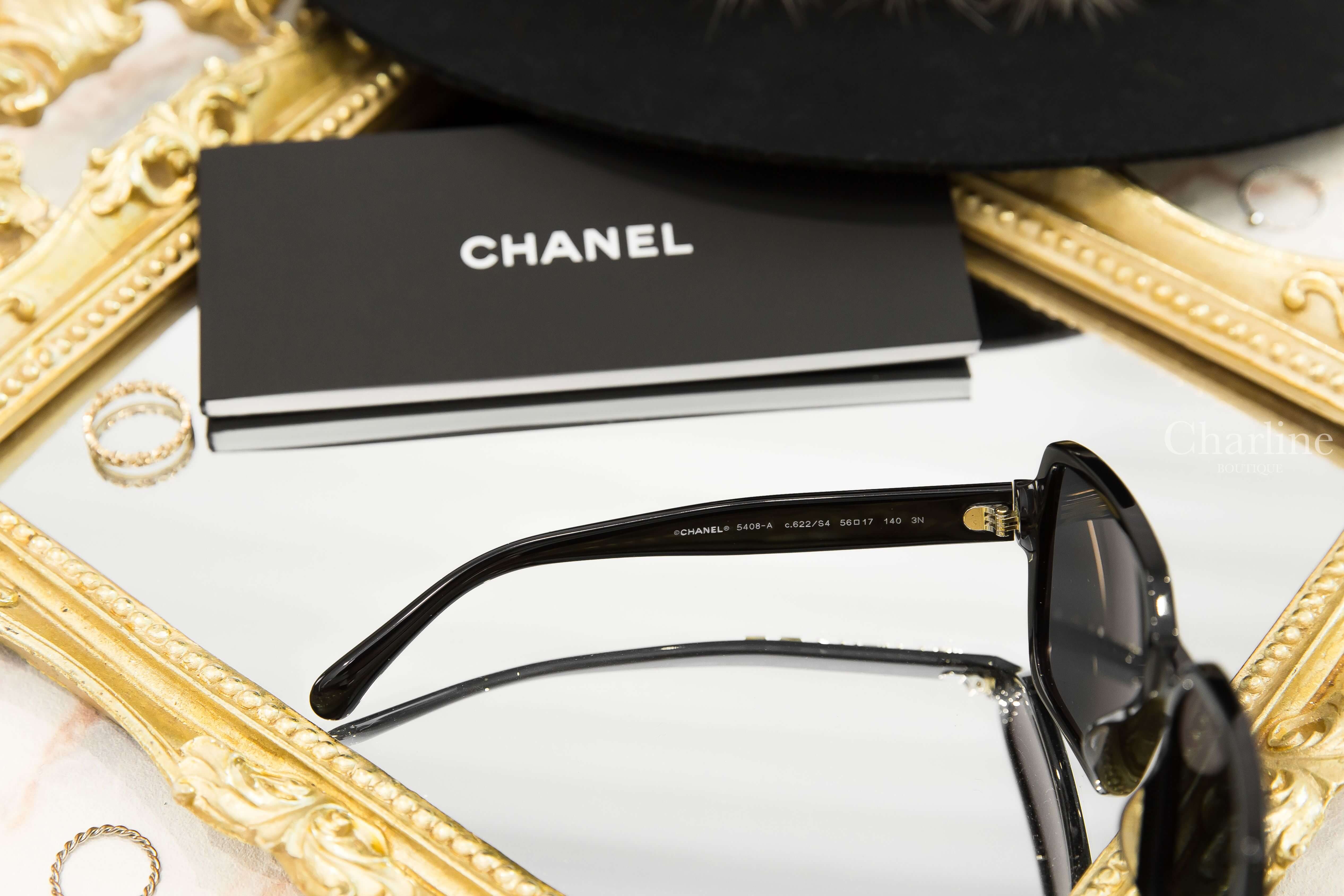Chanel Square Sunglasses 黑色方框灰色鏡片側邊金色 Logo 太陽眼鏡-Charline Boutique 精品代購