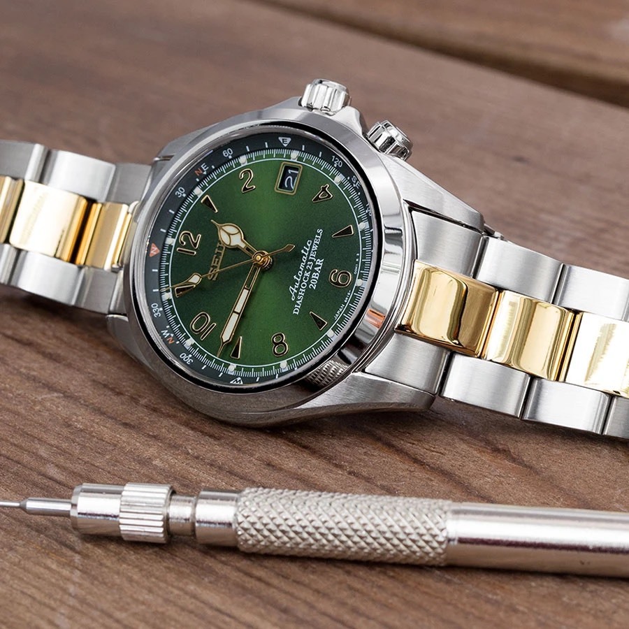 萬年鐘錶 - 太空人錶帶 SEIKO Alpinist  登山運動員 SPB117J1 代用錶鋼帶-半金色   3D三板式不鏽鋼錶帶拉砂電金潛水員扣   SS201805P2G065