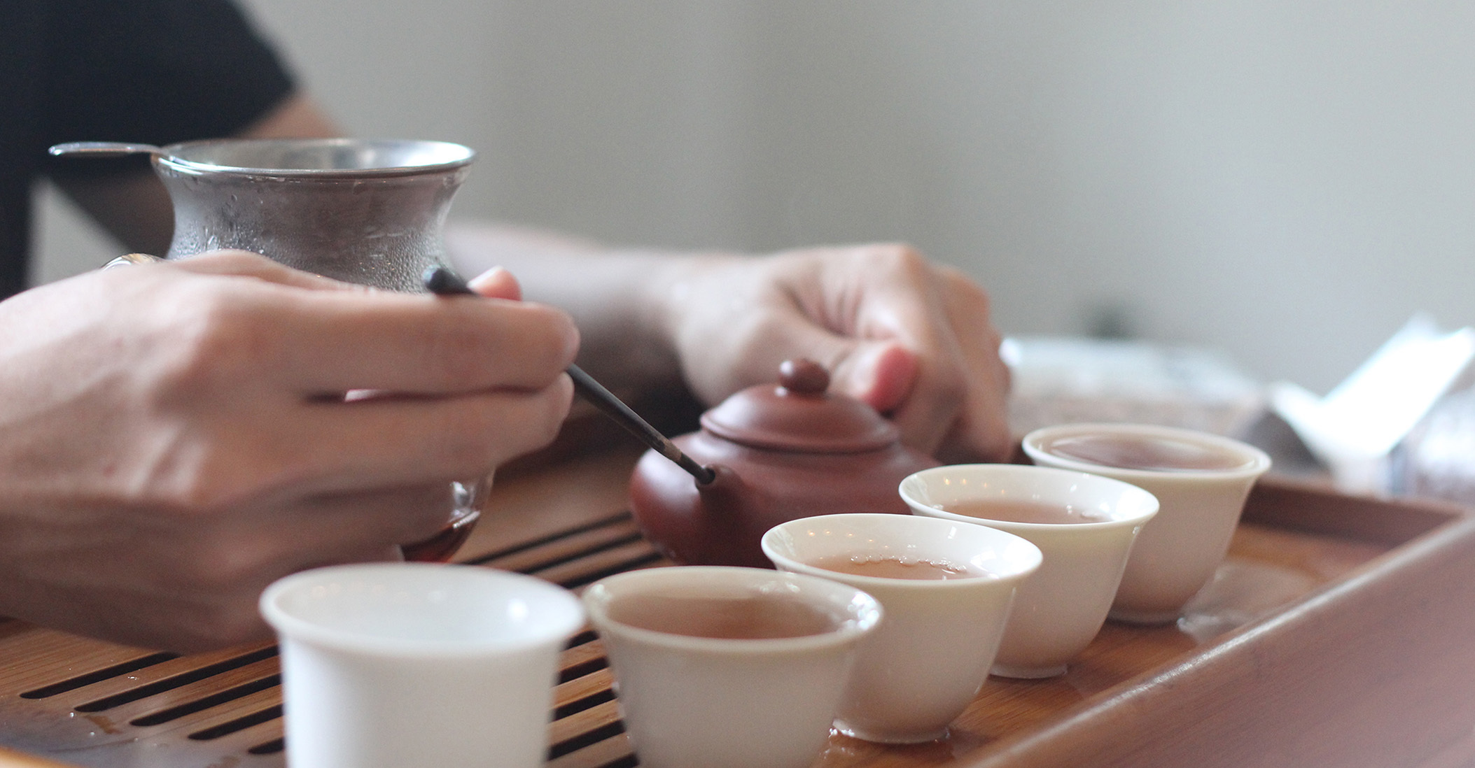 一个人喝茶的好看图片,一个人喝茶的图片大全,一个人喝茶静思的图片_大山谷图库