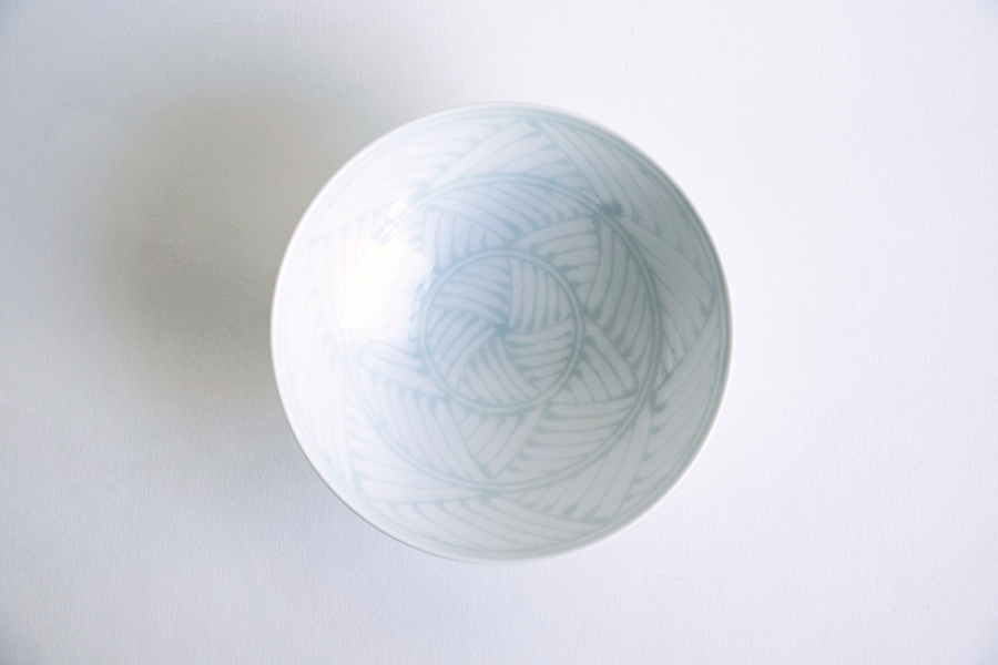 白山陶器-平茶碗S-21 霧白底灰橫線三角