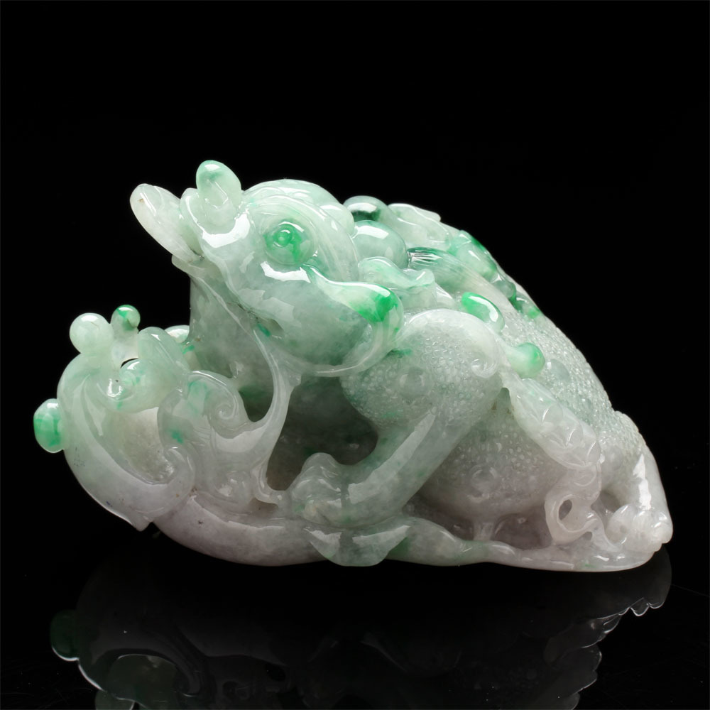 【雅紅珠寶】天然春帶彩翡翠玉擺件-三角蟾蜍-專咬錢財-O0007