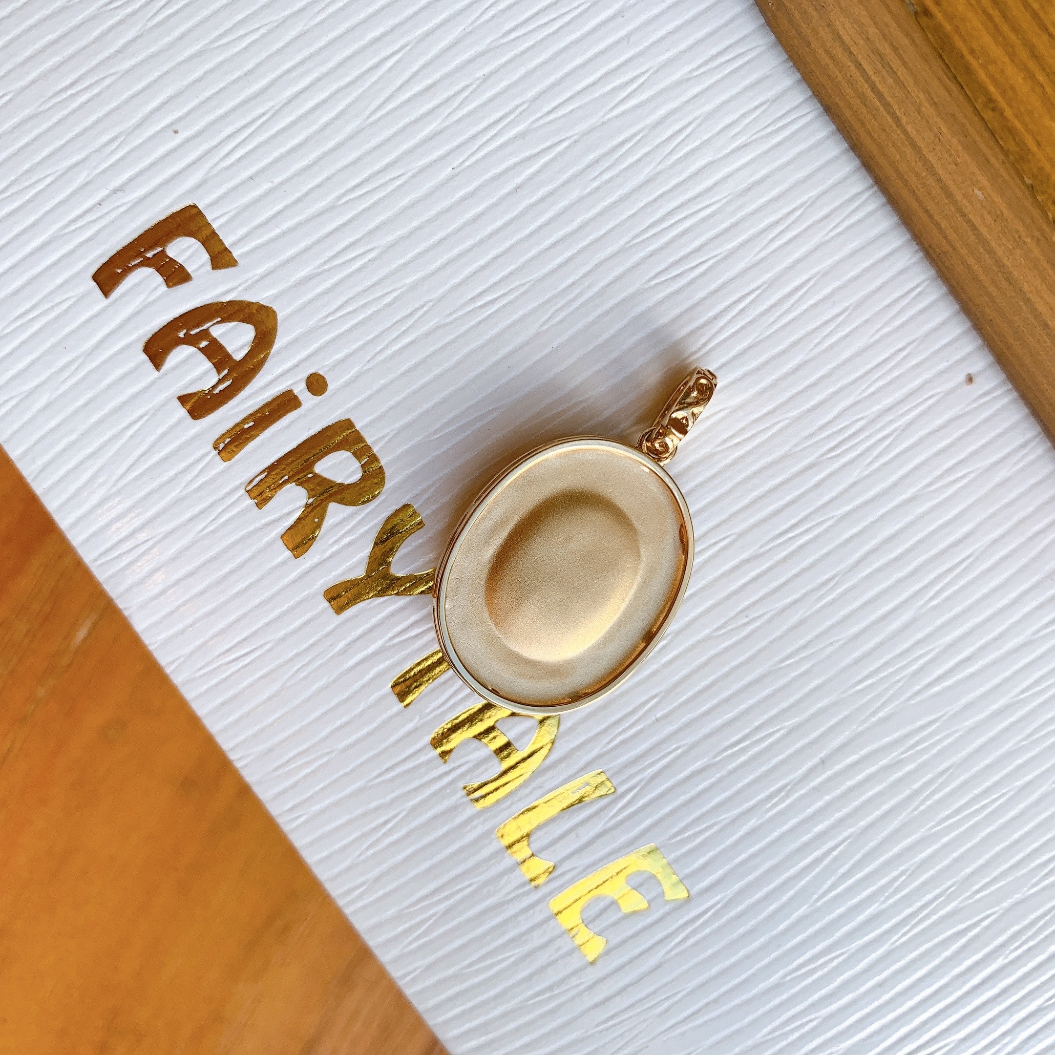 18K金澳洲Opal鑽石開口扣吊墜-浮雕