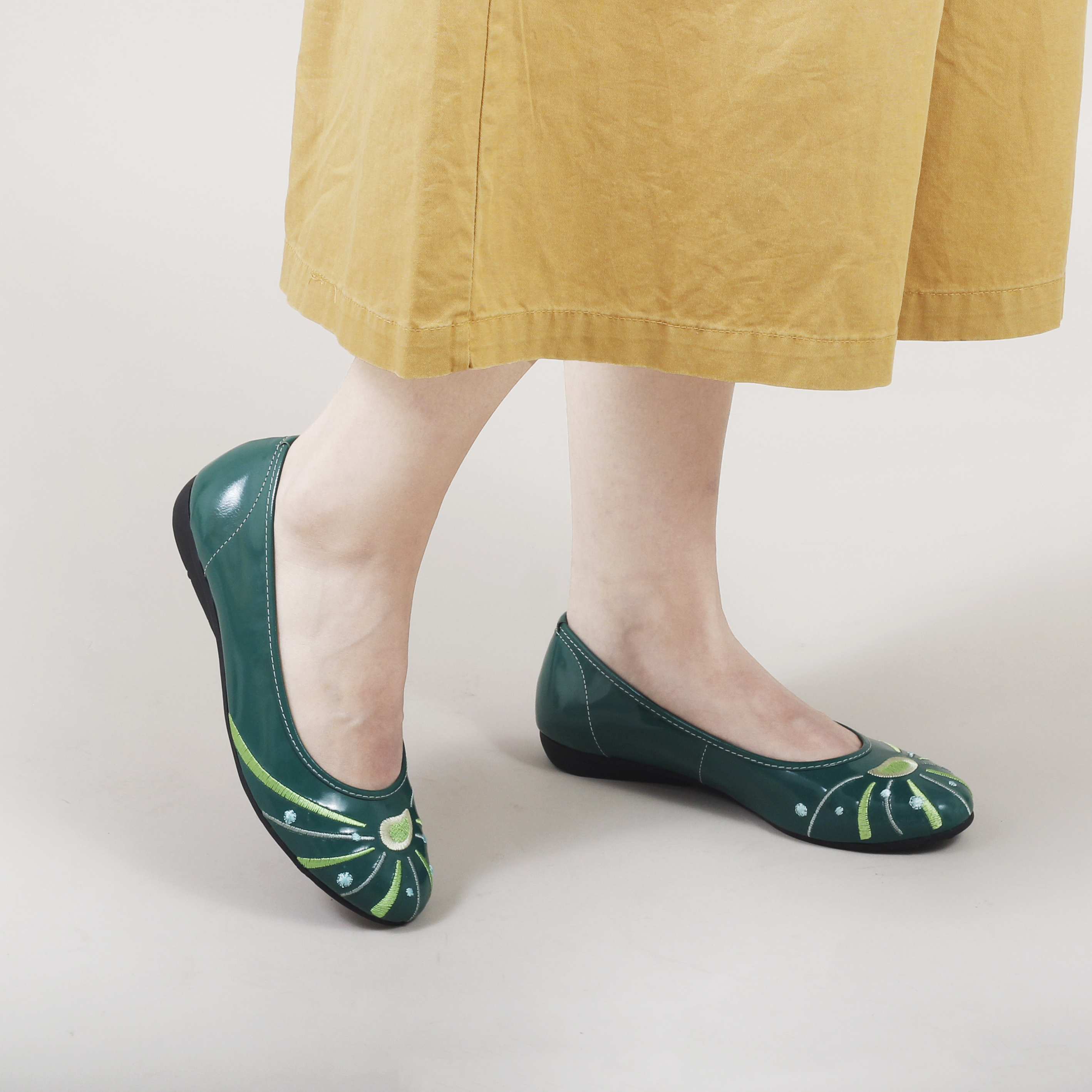 刺繡平底鞋｜情人果冰