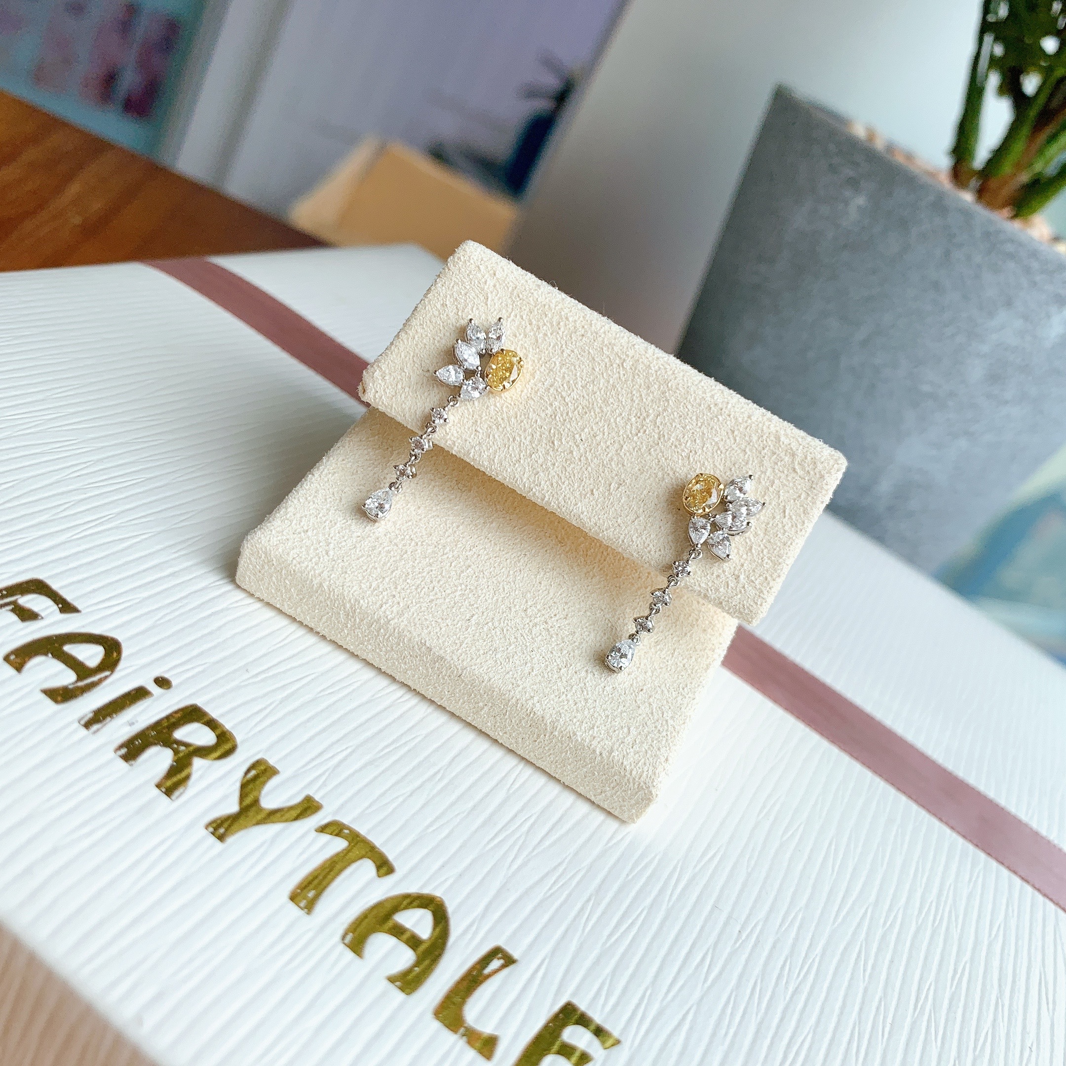 18K金濃彩黃鑽石耳環