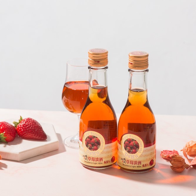 Hofatown - Strawberry Wine ★World Winer★