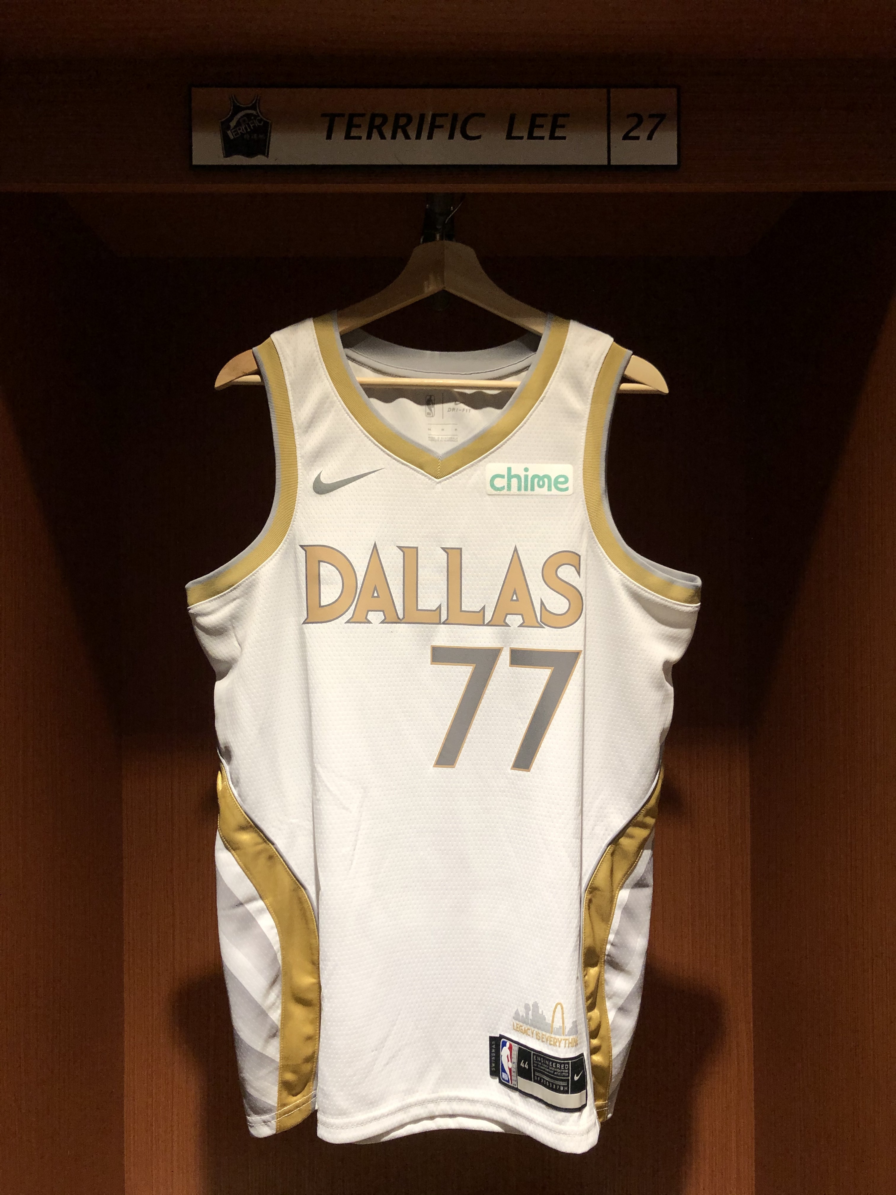 NBA球衣 Luka Doncic 達拉斯小牛城市 白金 City Nike Swingman 球迷版 熱轉印 含贊助商標 全新