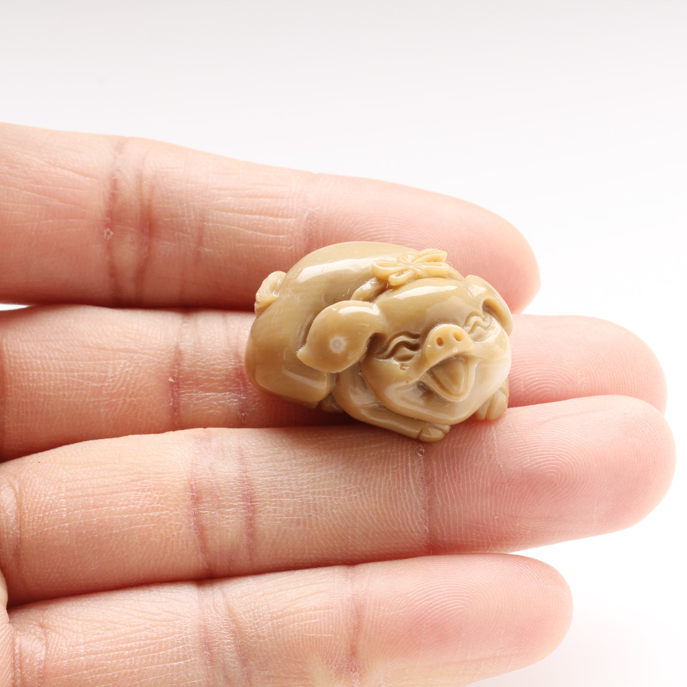 【雅紅珠寶】豬小妺天然金珊瑚招財豬擺件-14g-O0008
