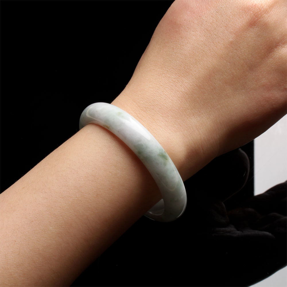 【雅紅珠寶】天然白翡帶綠翡翠玉鐲-幾許綠意-54mm-#18-B0081