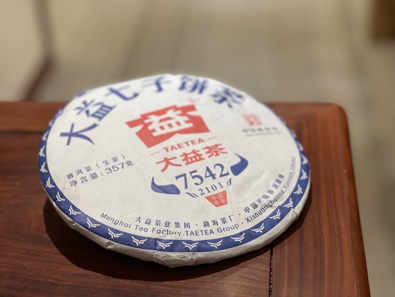 2021年大益普洱生茶7542 2101批357克茶餅