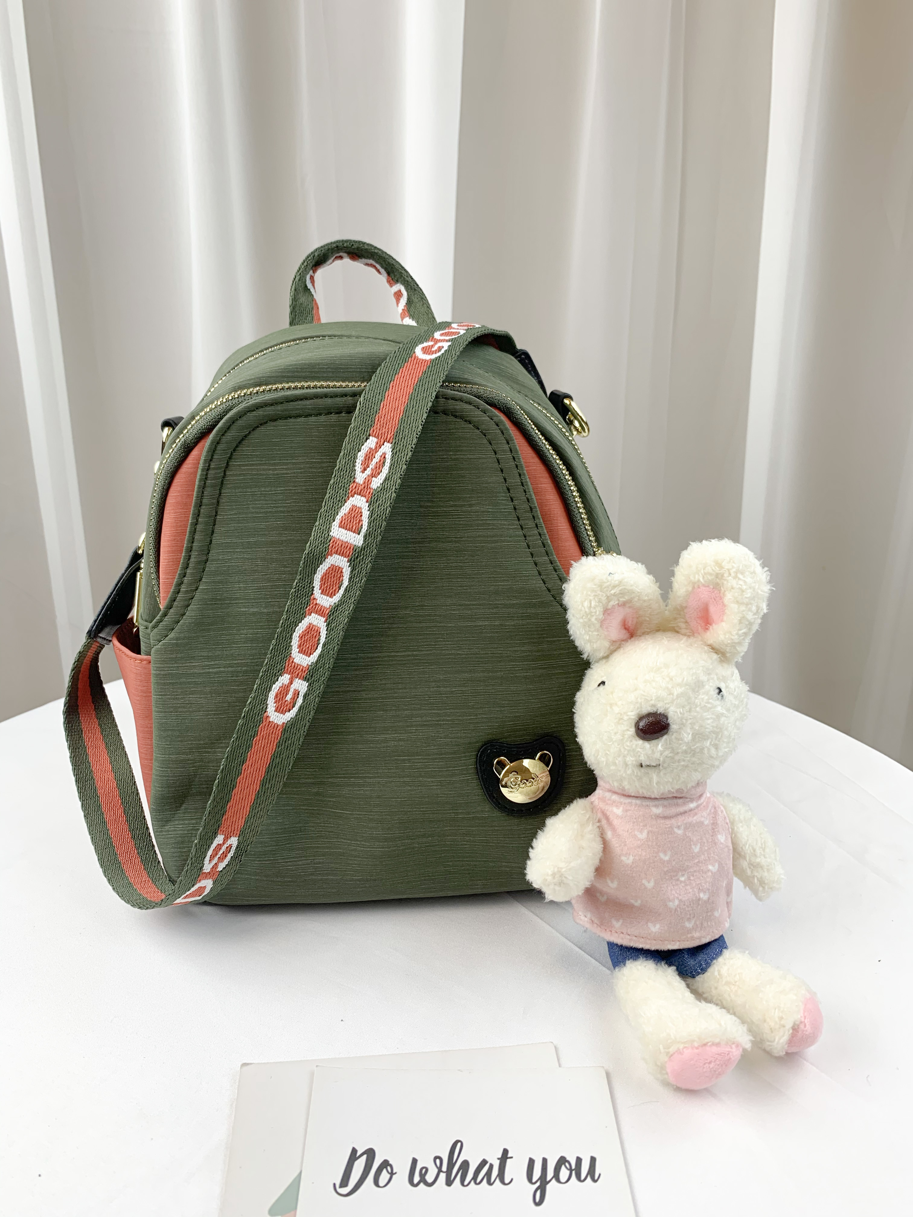 GOODS 橘綠拼色 防潑水後背包 / 側背包 附小熊吊飾 #2752