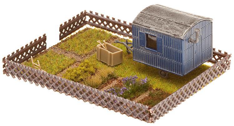 Faller 180490 HO scale, Allotments with contractor's trailer