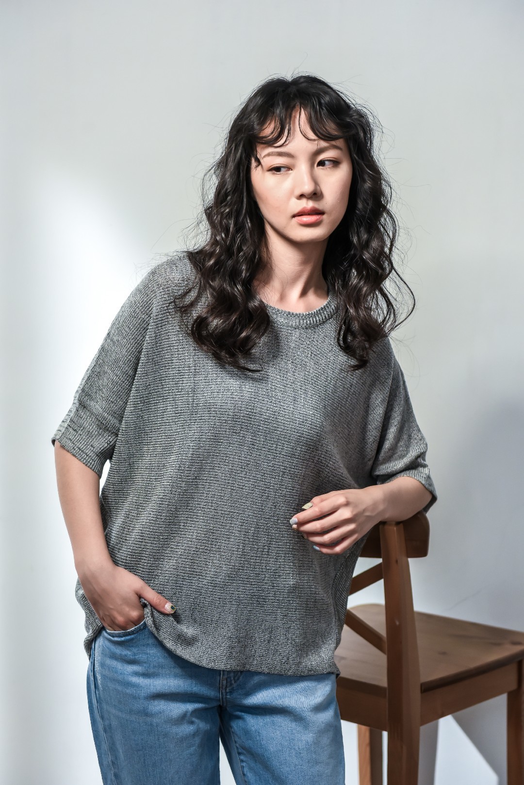 彈性度佳的細針針織衫穿起來才不會膨就能視覺顯瘦