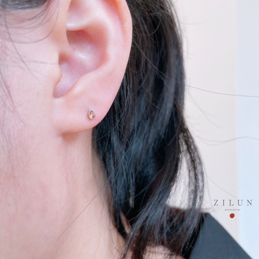 │清新│迷你雨滴 • 香檳鋯石 • 925silver • 純銀耳針